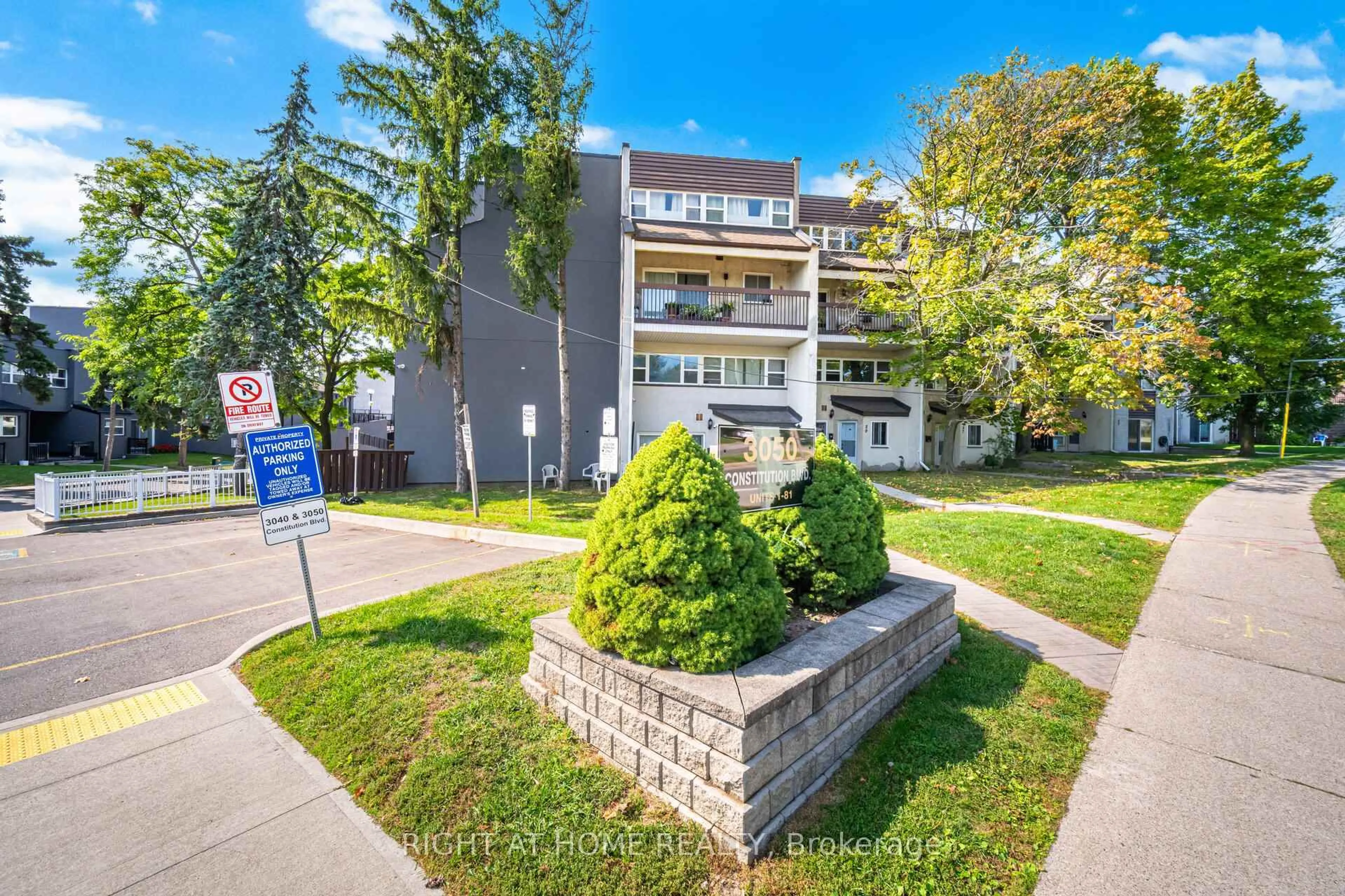 Patio, street for 3050 Constitution Blvd #79, Mississauga Ontario L4Y 3X1