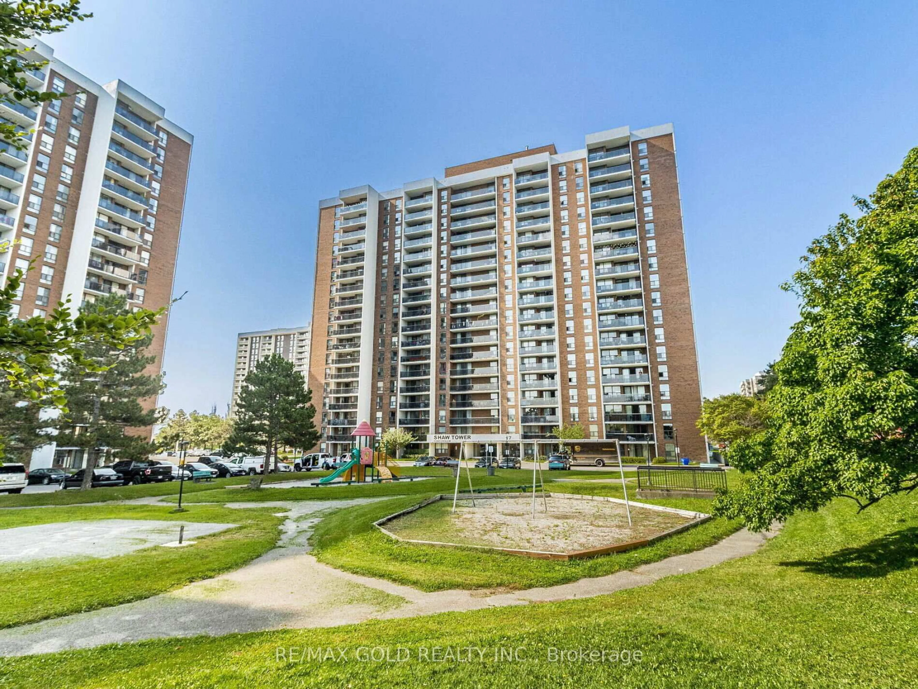 A pic from outside/outdoor area/front of a property/back of a property/a pic from drone, unknown for 17 Knightsbridge Rd #1010, Brampton Ontario L6T 3X9