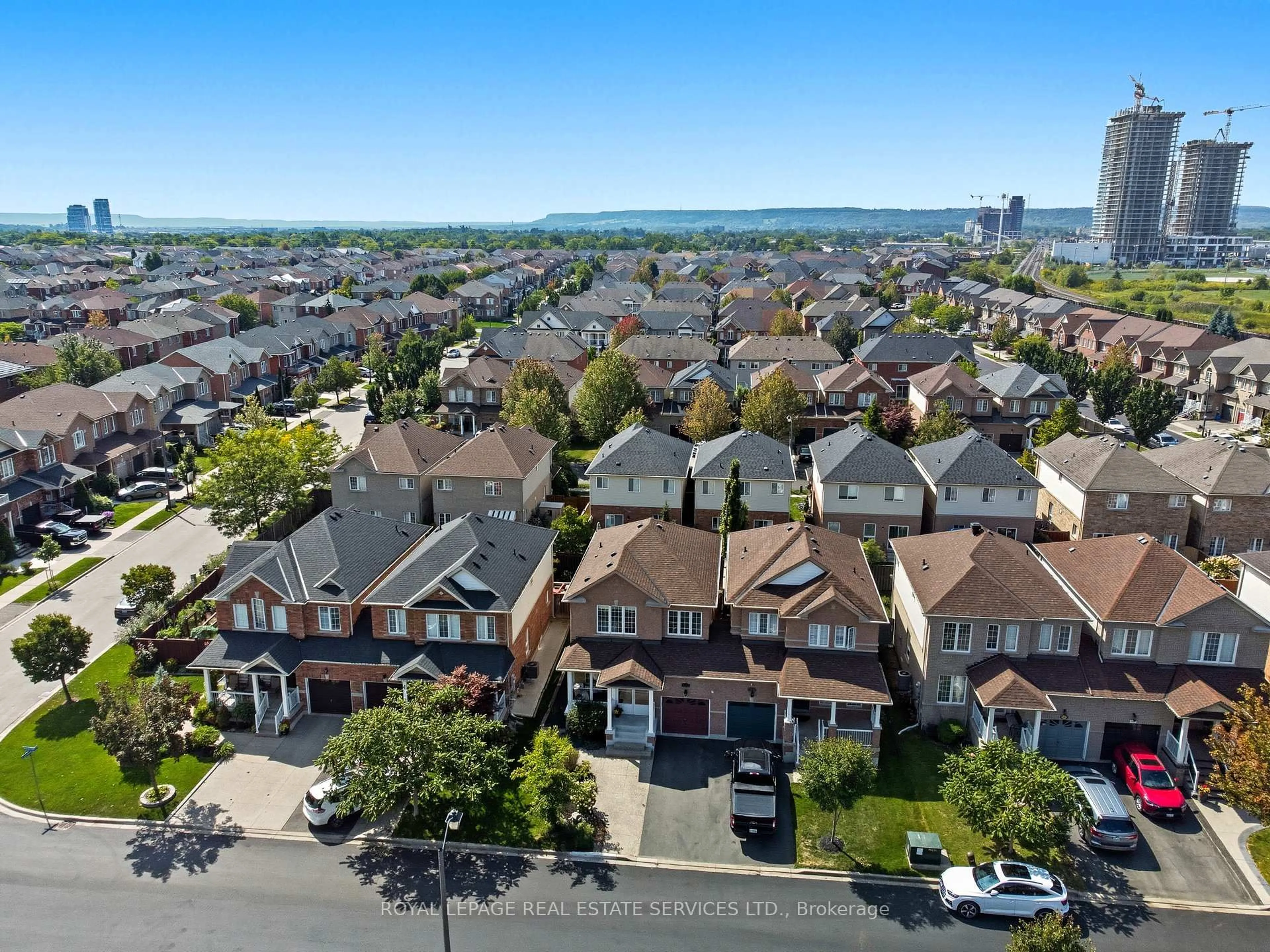 A pic from outside/outdoor area/front of a property/back of a property/a pic from drone, city buildings view from balcony for 1213 Bonin Cres, Milton Ontario L9T 6T7