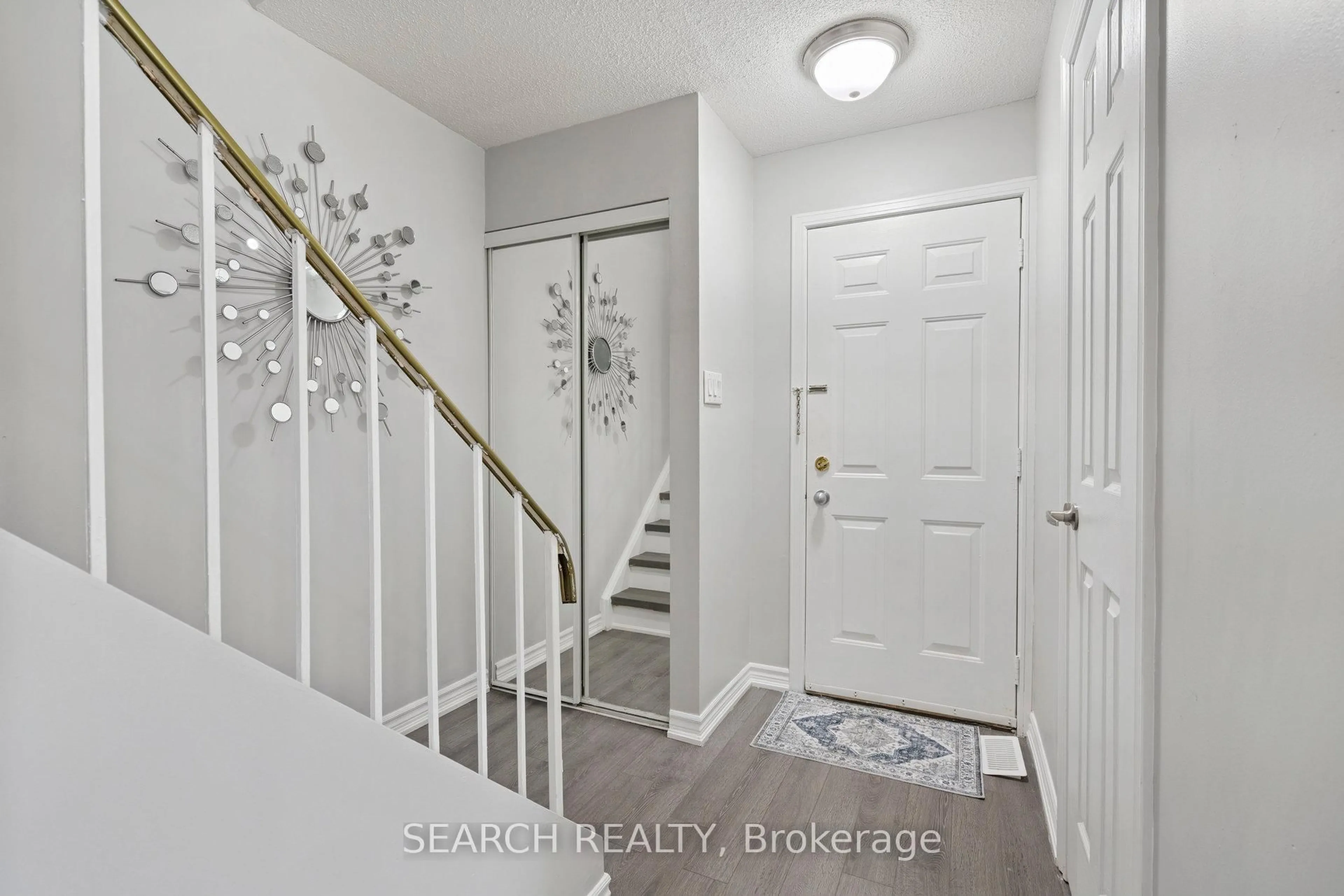Indoor entryway for 15 Hector Crt, Brampton Ontario L6S 1P1