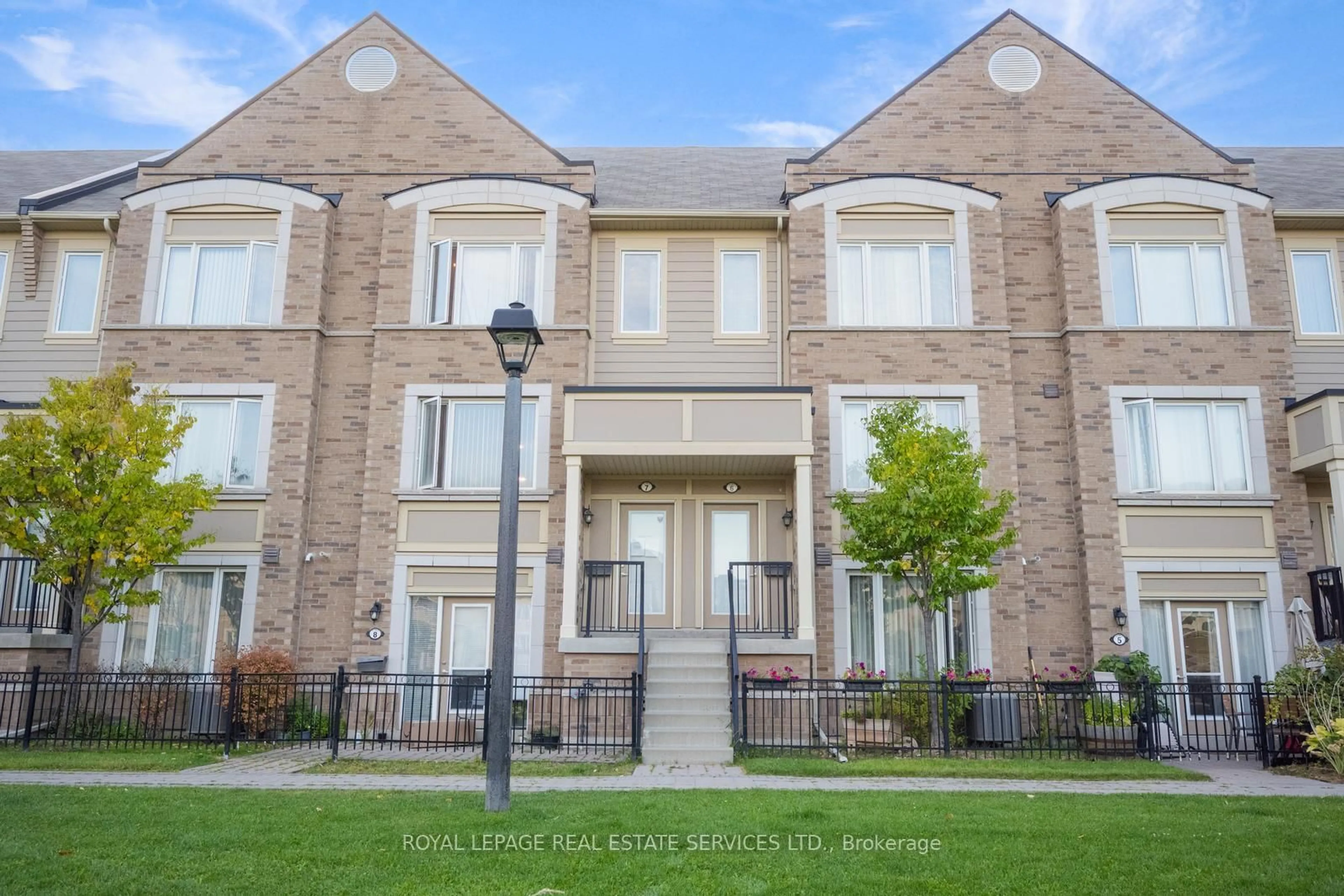 Home with brick exterior material, unknown for 3185 Boxford Cres #7, Mississauga Ontario L5M 0X1