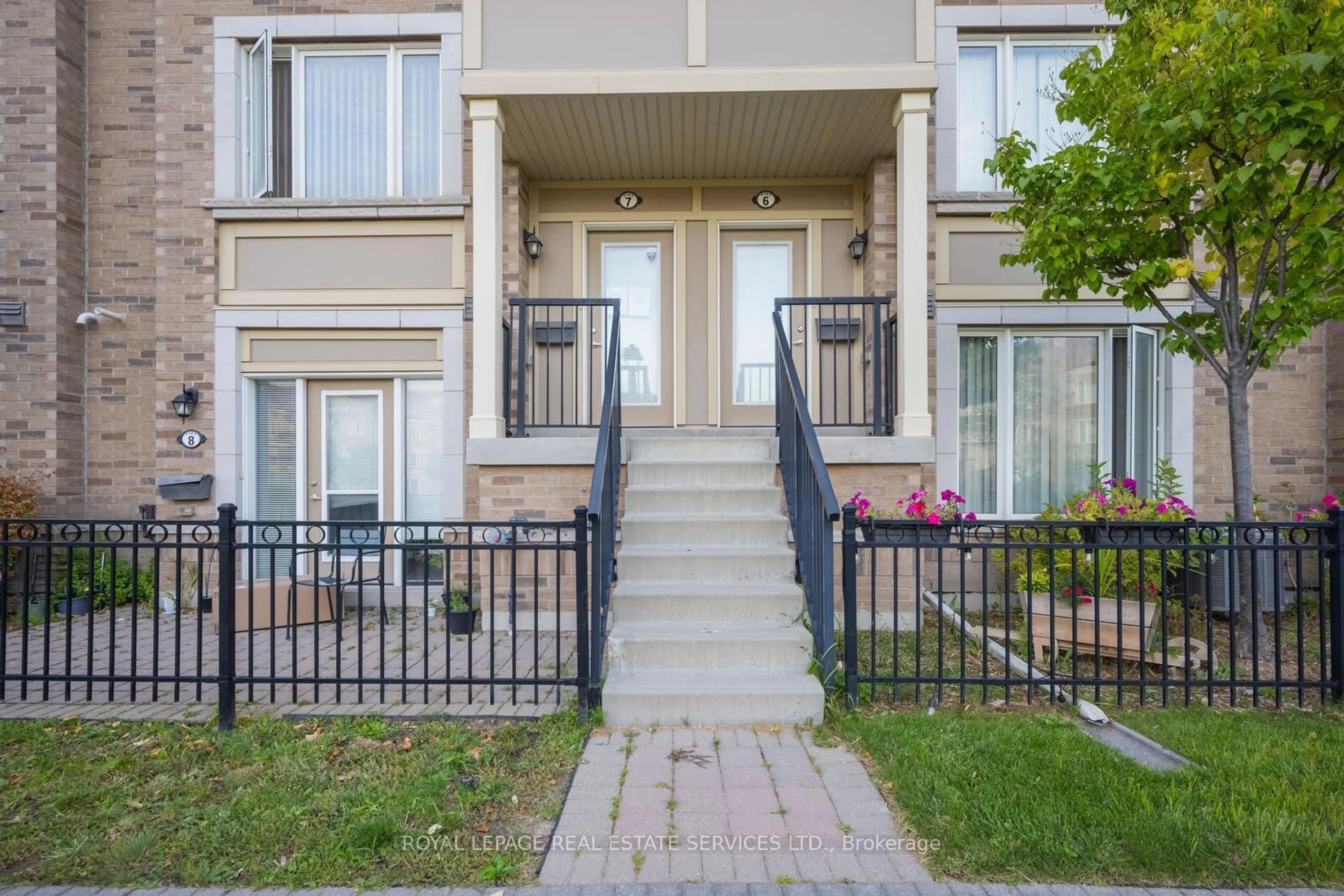 Unknown for 3185 Boxford Cres #7, Mississauga Ontario L5M 0X1