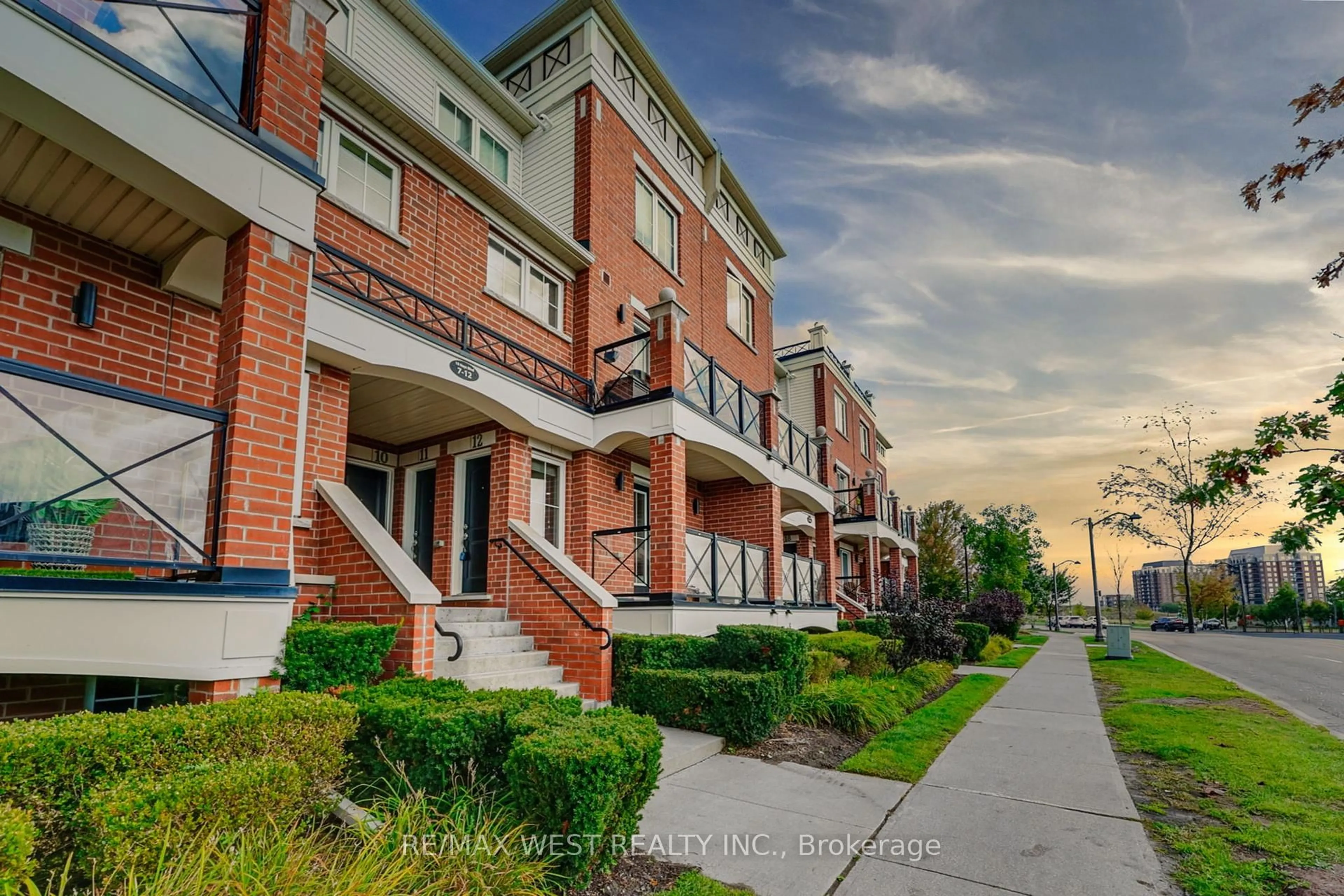 Unknown for 15 Hays Blvd #12, Oakville Ontario L6H 0H8