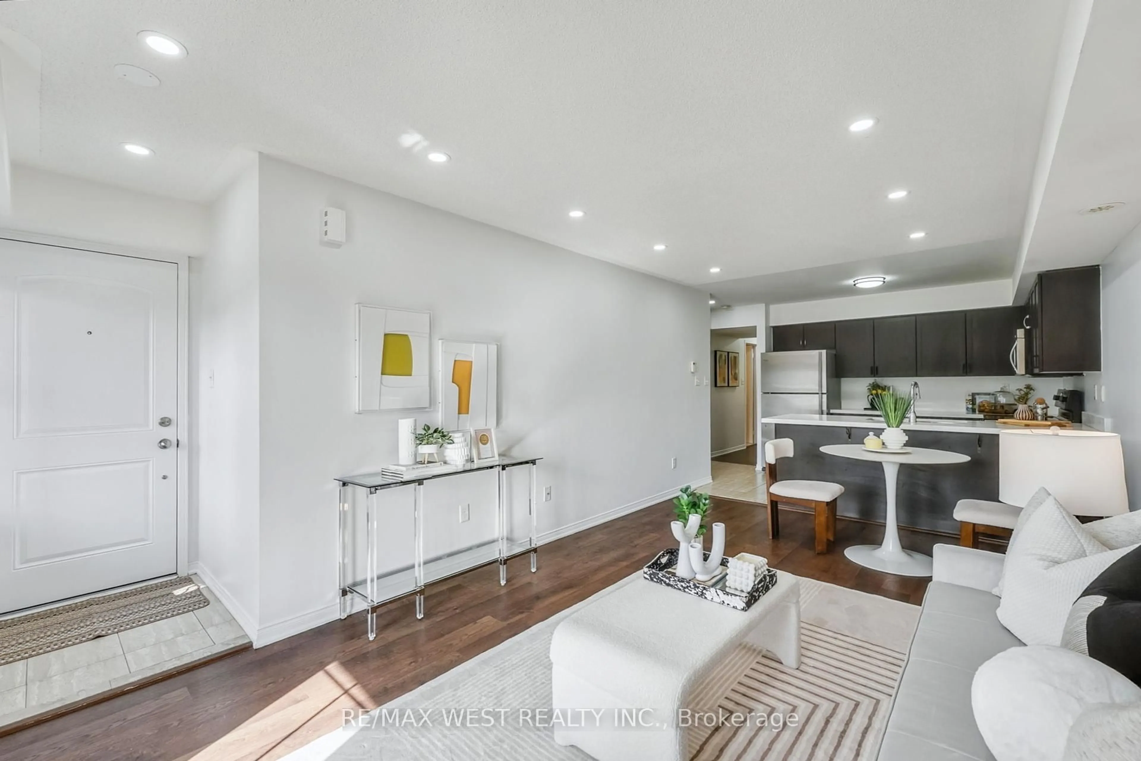 Open concept kitchen, unknown for 15 Hays Blvd #12, Oakville Ontario L6H 0H8