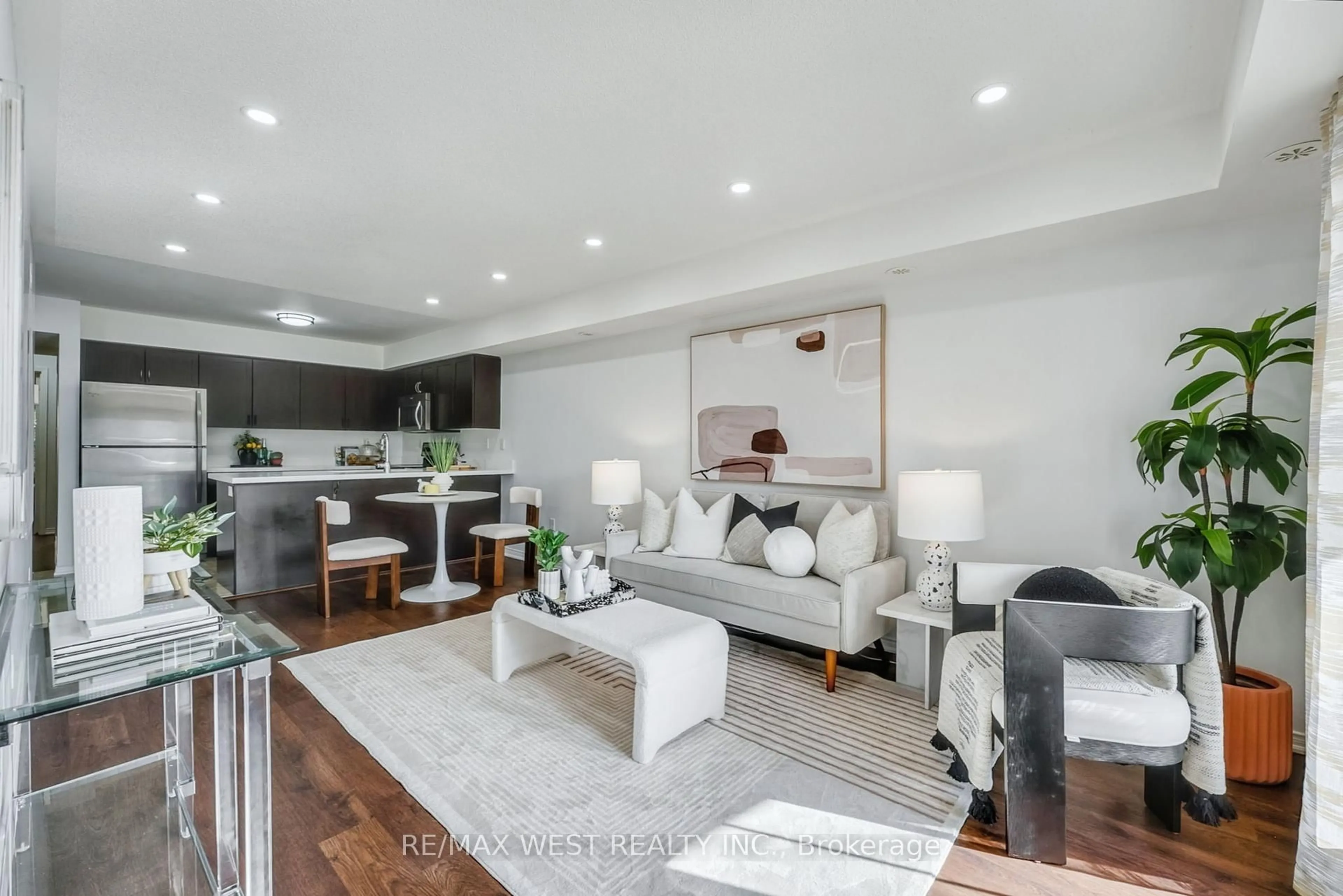 Living room with furniture, unknown for 15 Hays Blvd #12, Oakville Ontario L6H 0H8