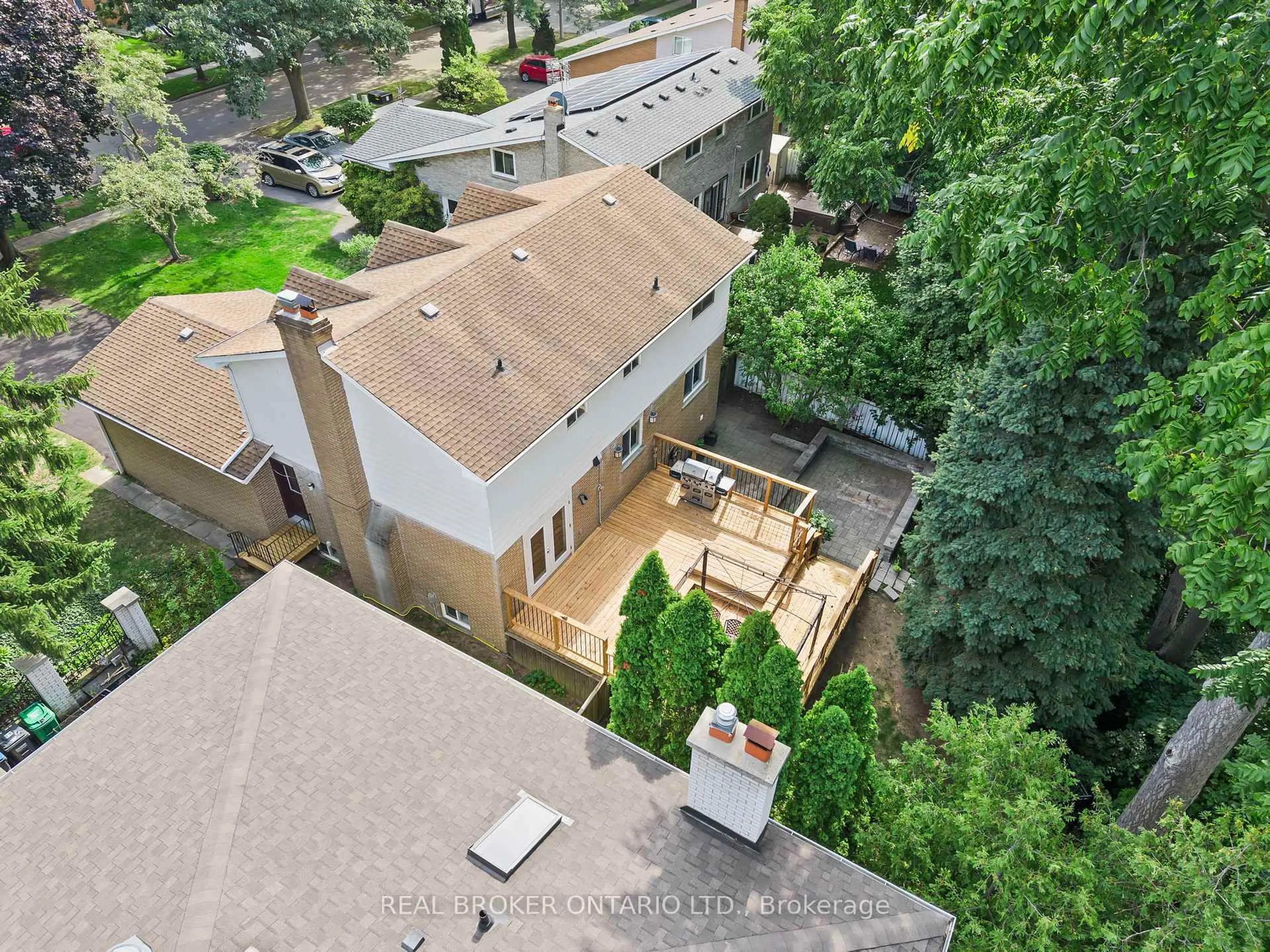 A pic from outside/outdoor area/front of a property/back of a property/a pic from drone, city buildings view from balcony for 841 Fletcher Valley Cres, Mississauga Ontario L5J 2X6