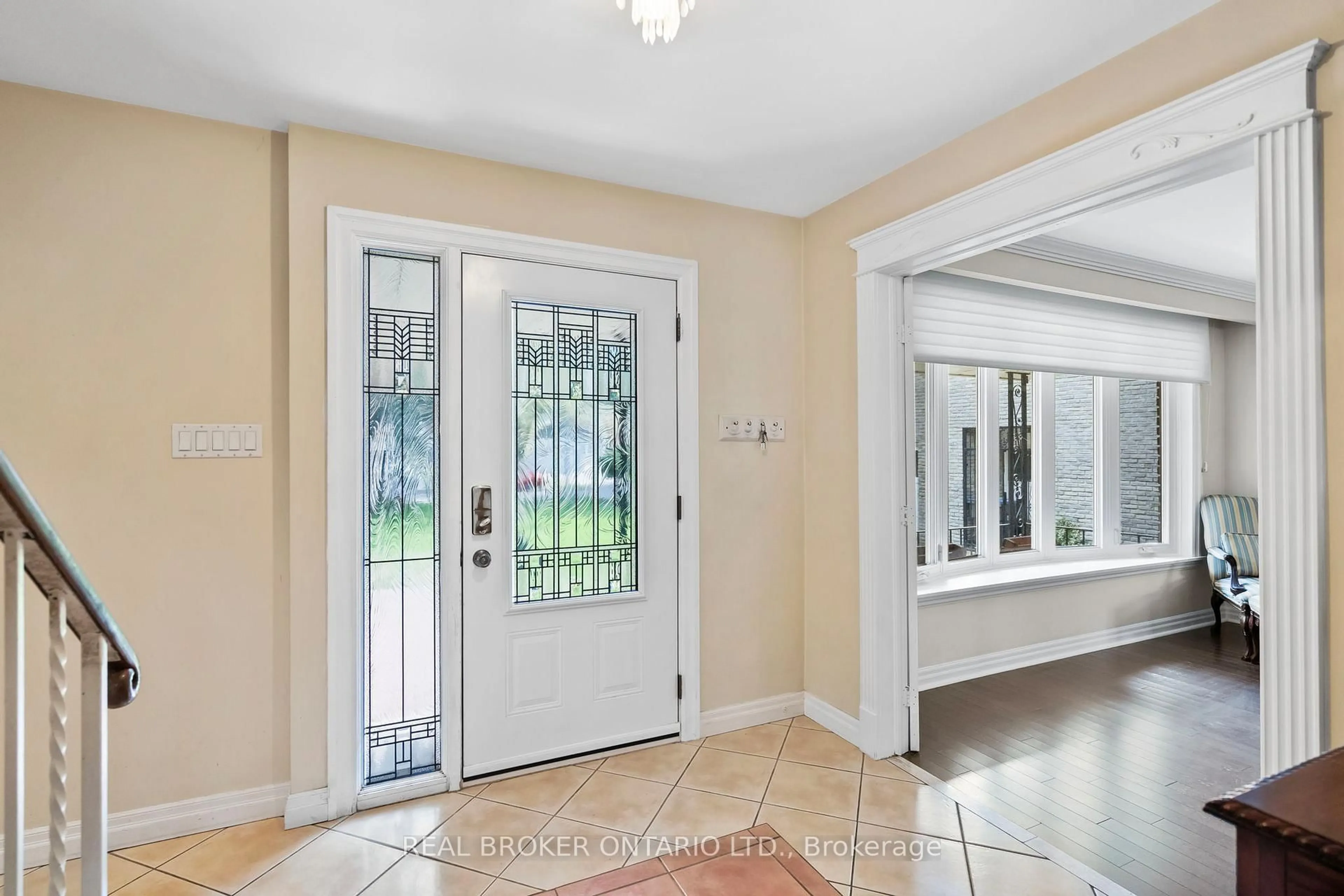 Indoor entryway for 841 Fletcher Valley Cres, Mississauga Ontario L5J 2X6
