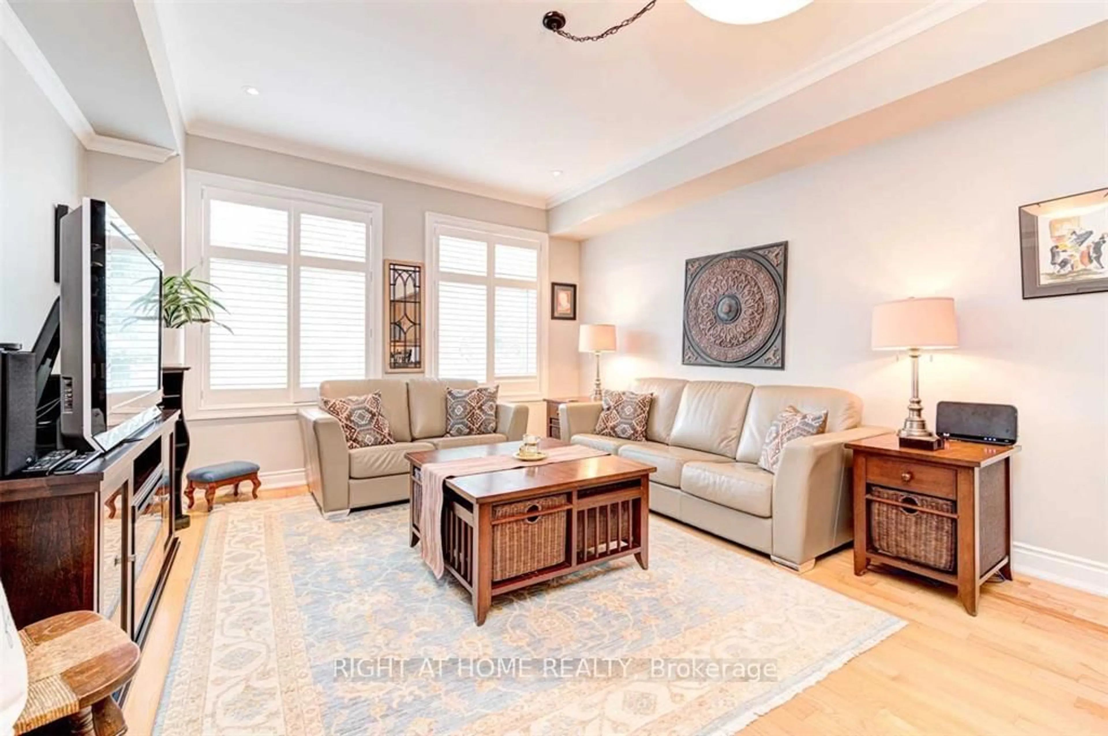Living room with furniture, unknown for 99 BRANT St #6, Oakville Ontario L6K 2Z5