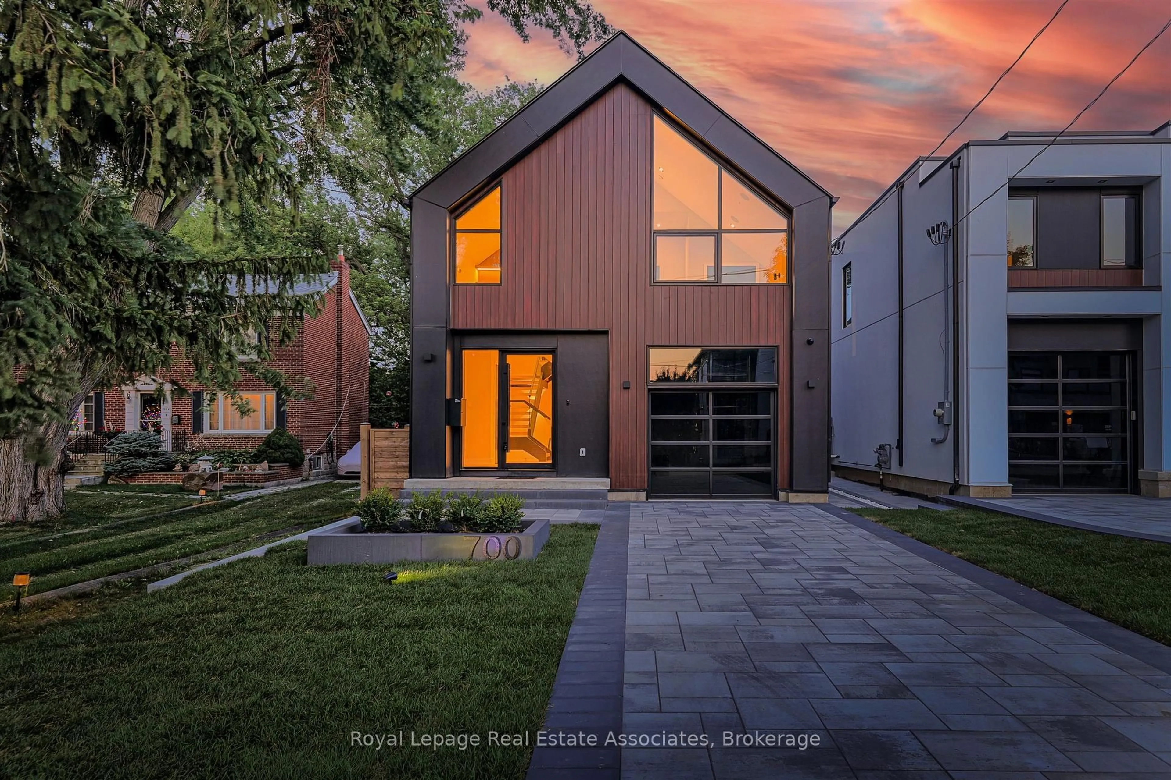 Home with brick exterior material, street for 700 Montbeck Cres, Mississauga Ontario L5G 1P3