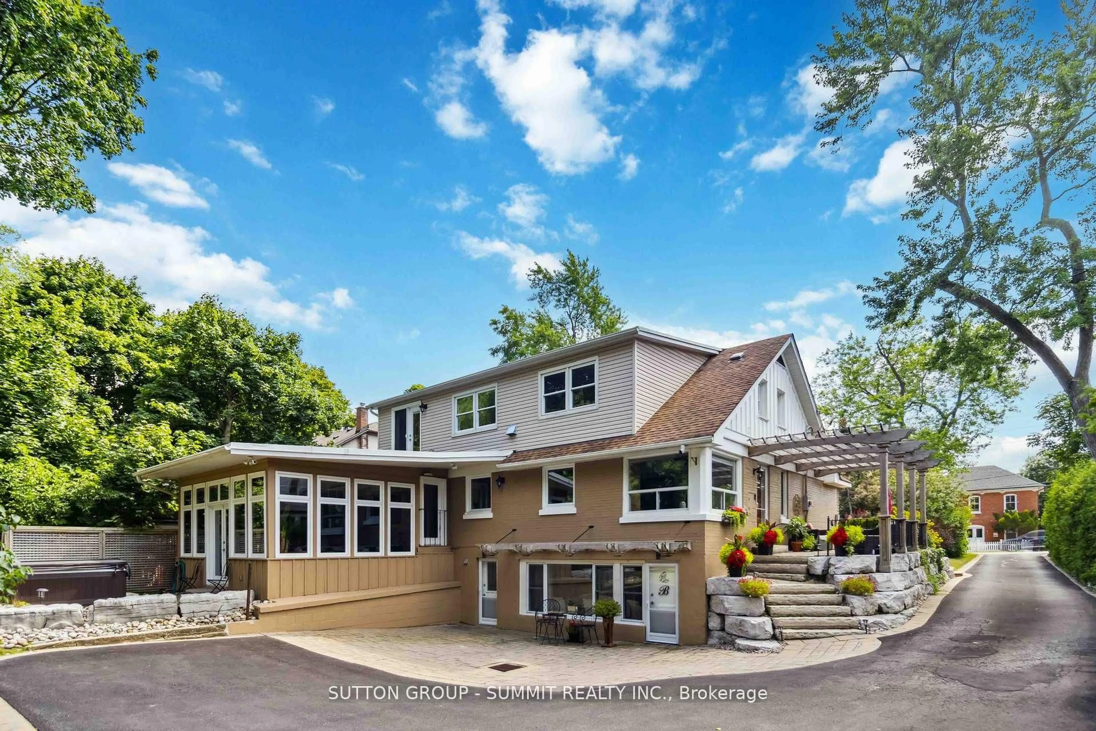 Home with vinyl exterior material, unknown for 353 Queen St, Mississauga Ontario L5M 1M3