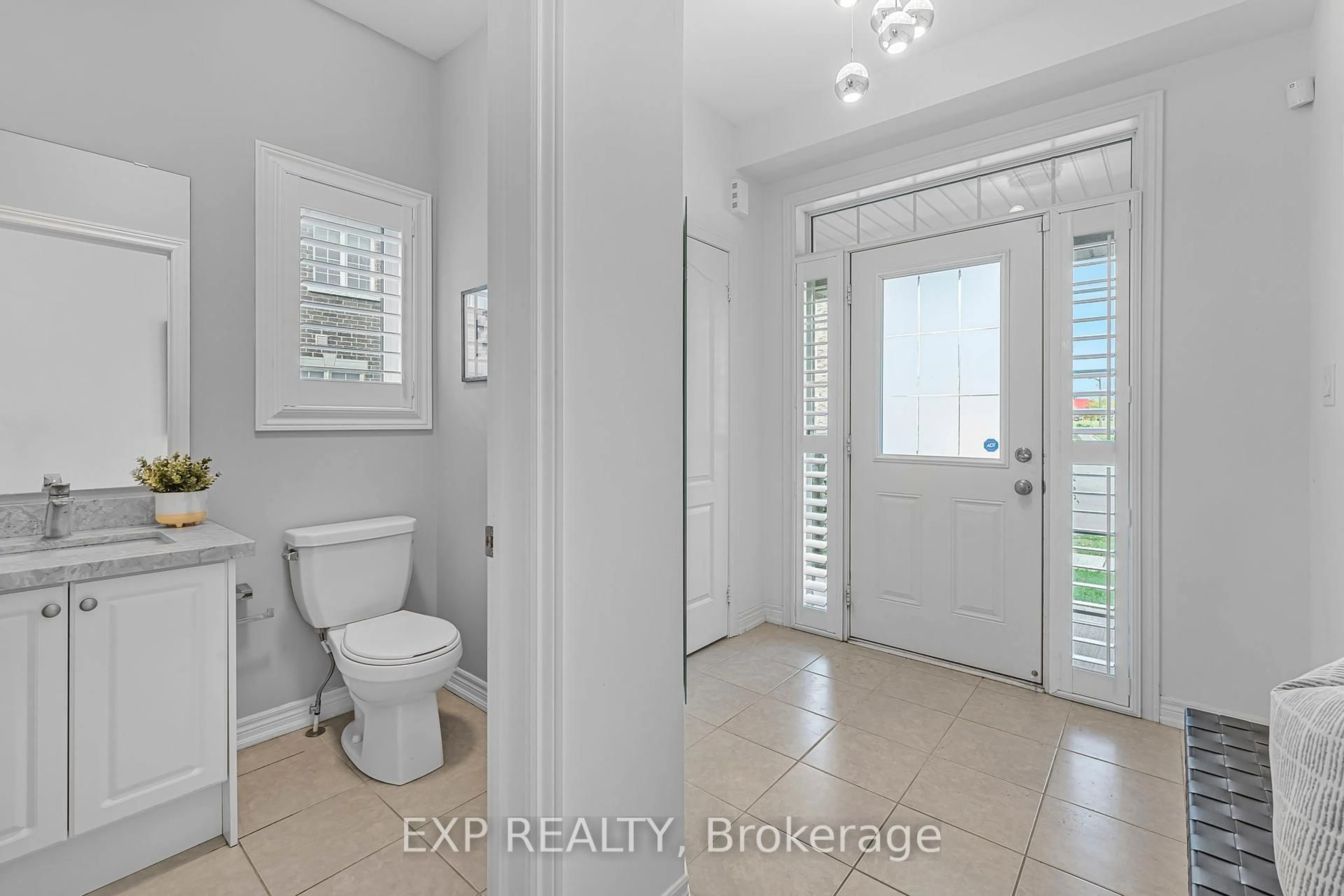 Standard bathroom, ceramic/tile floor for 392 Grindstone Tr, Oakville Ontario L6H 0S1