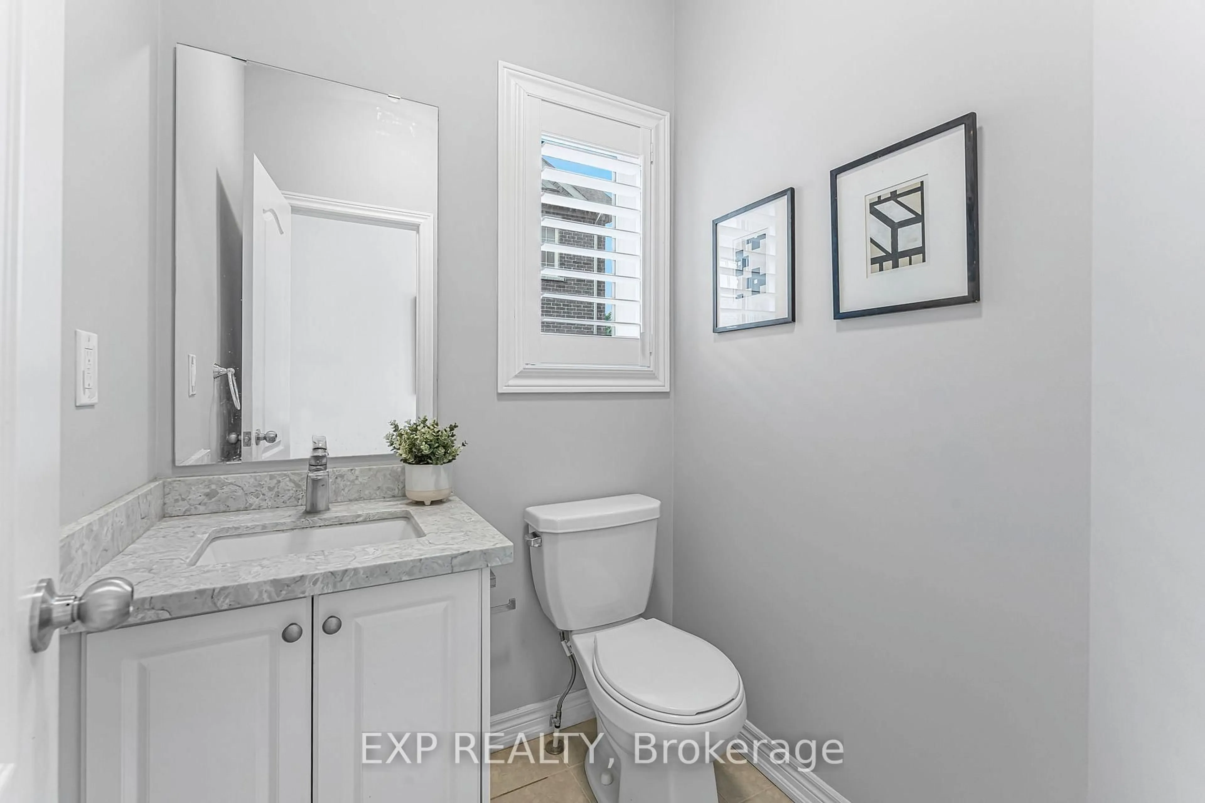 Standard bathroom, ceramic/tile floor for 392 Grindstone Tr, Oakville Ontario L6H 0S1