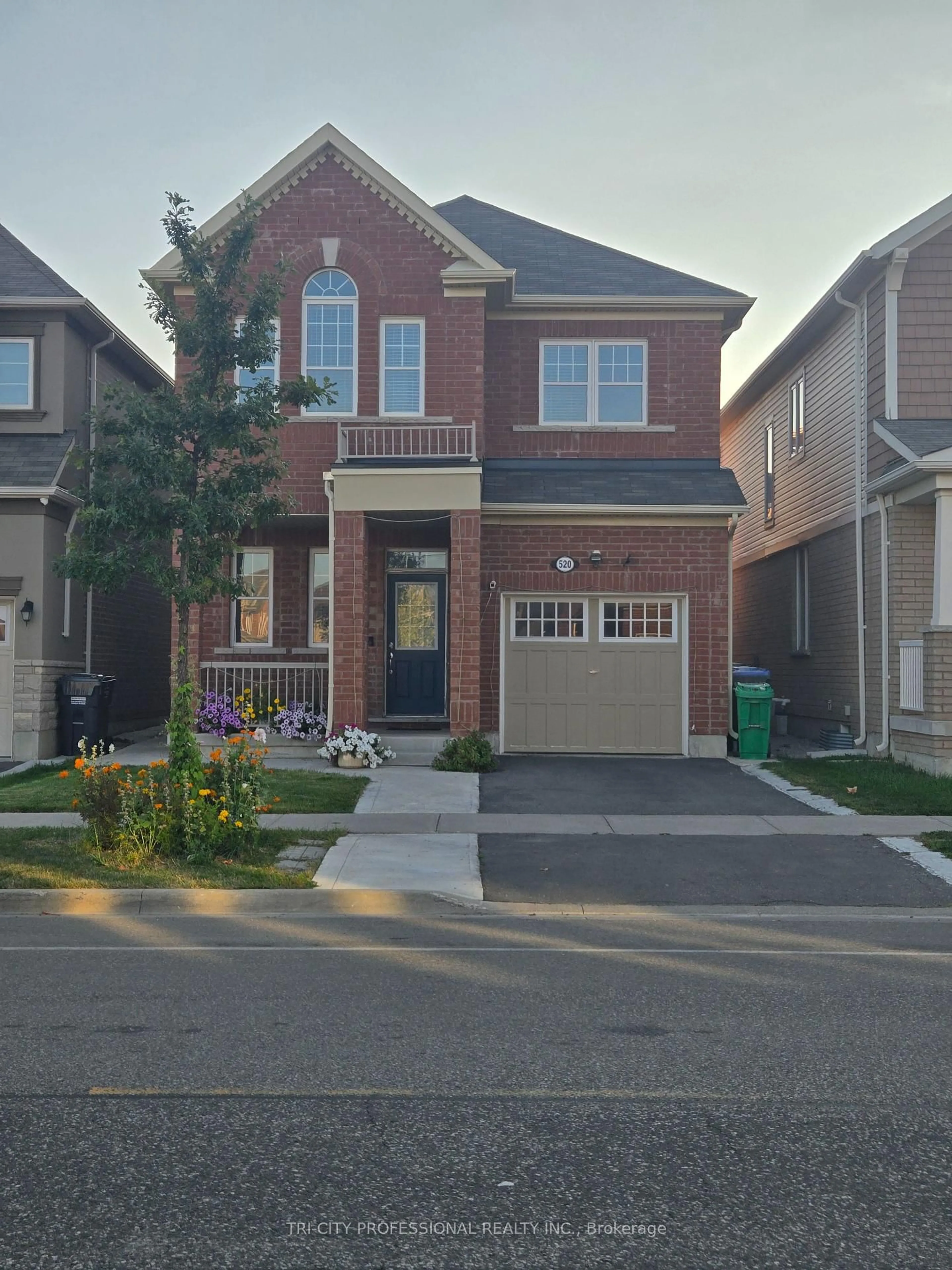 Home with brick exterior material, street for 520 Edenbrook Hill Dr, Brampton Ontario L7A 4T7