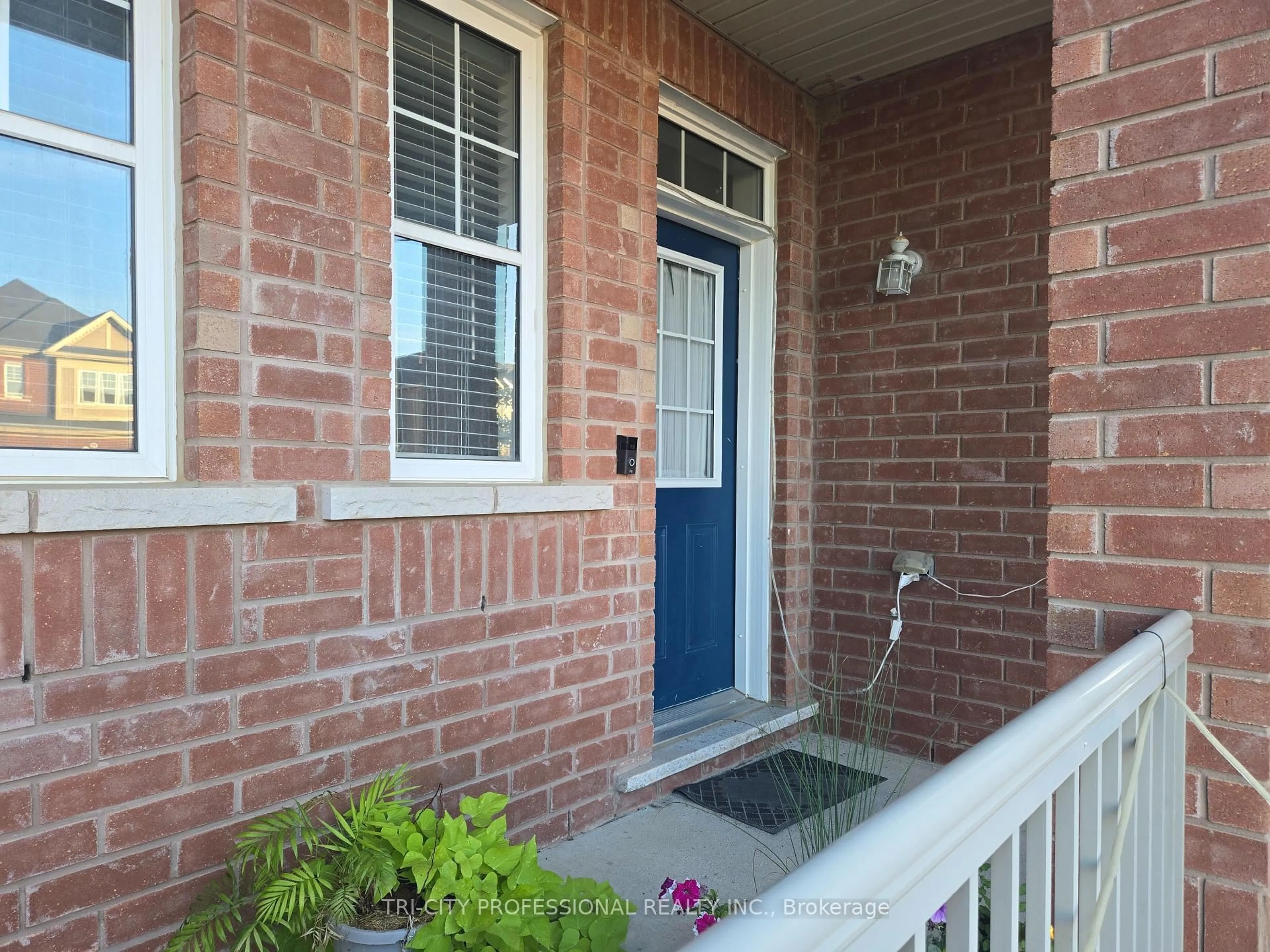 Indoor entryway for 520 Edenbrook Hill Dr, Brampton Ontario L7A 4T7