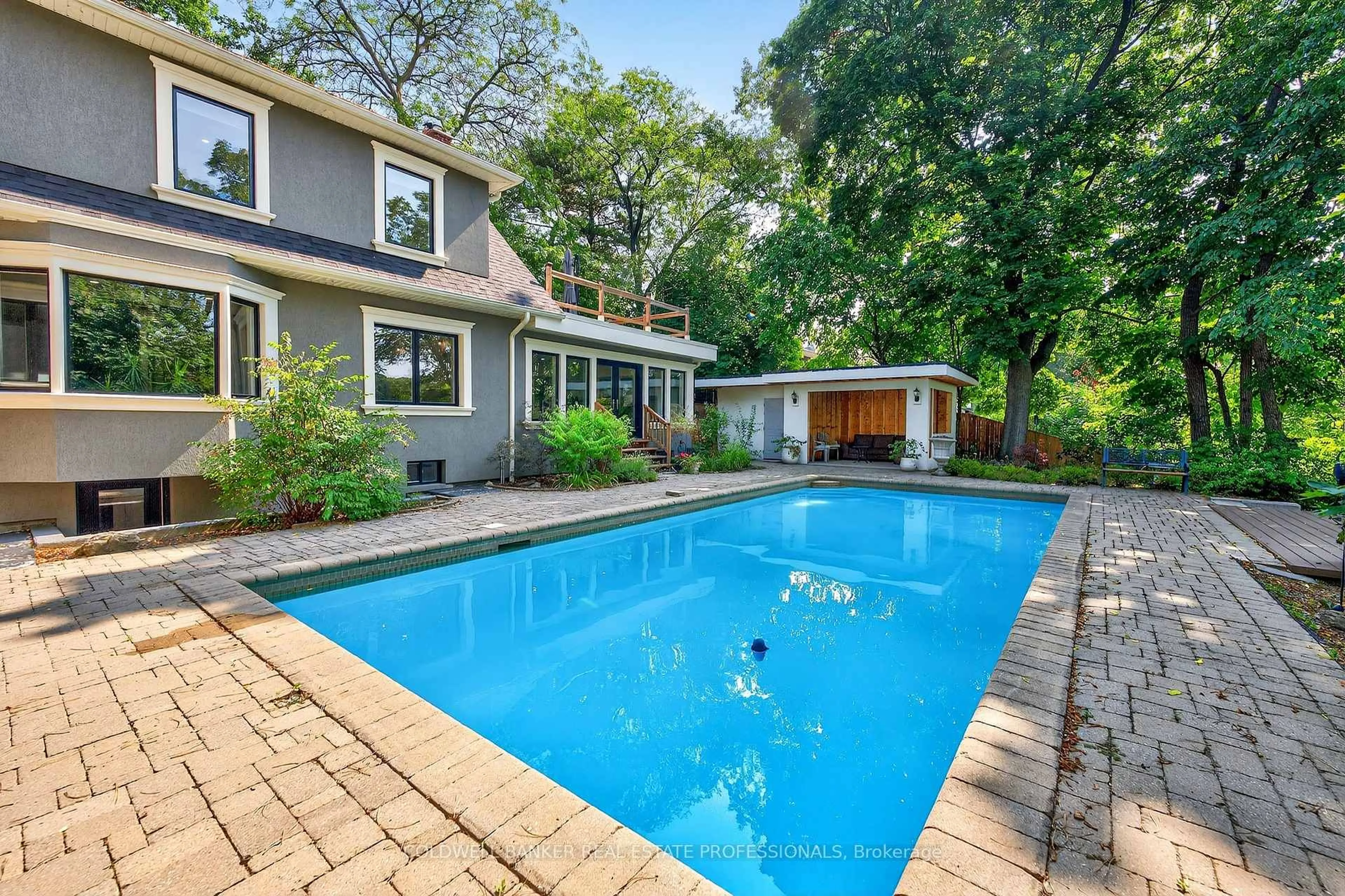 Pool for 416 Trafalgar Rd, Oakville Ontario L6J 3H7
