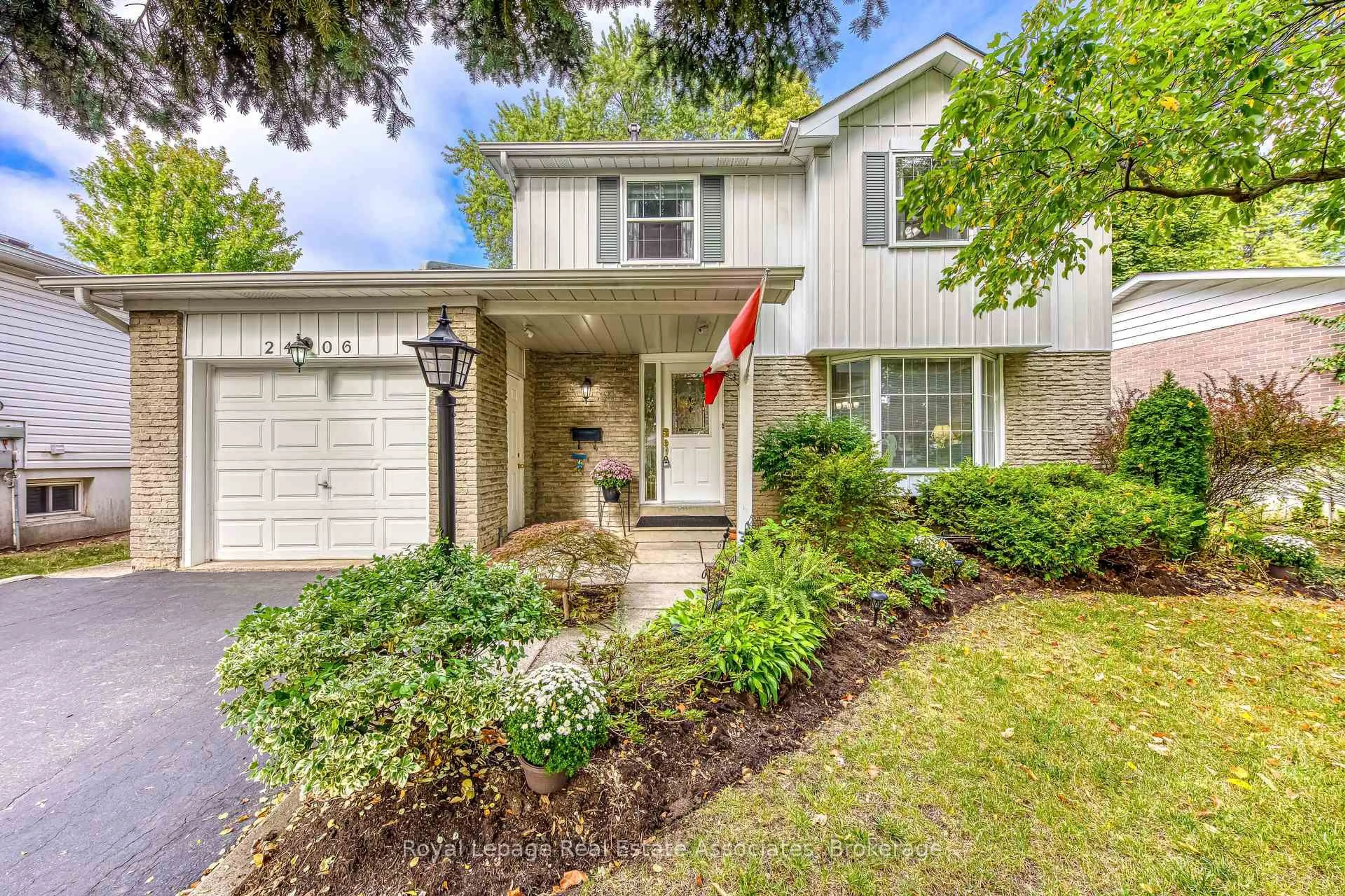 Unknown for 2406 Buttonbush Cres, Mississauga Ontario L5L 1C5