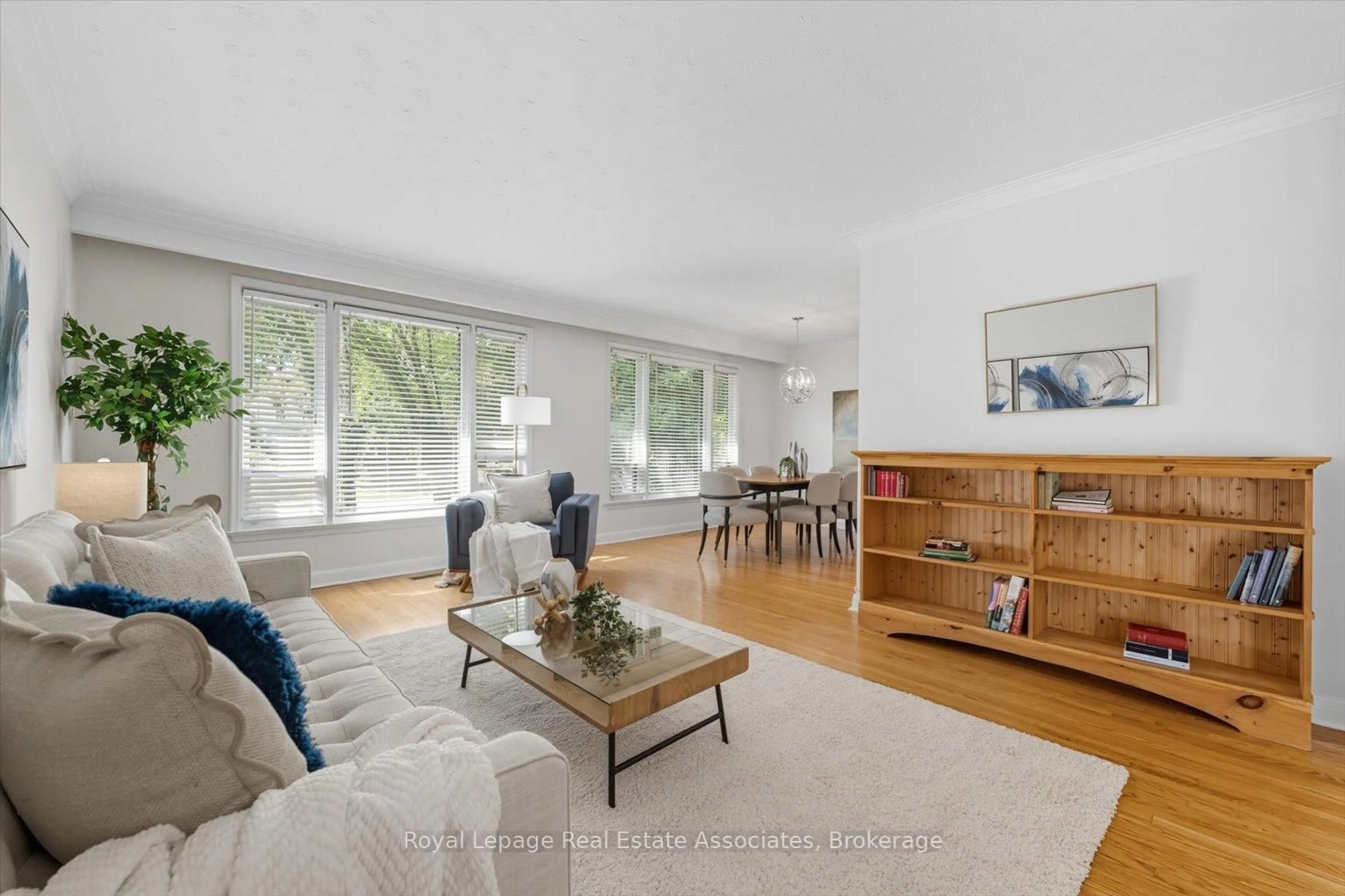 Living room with furniture, wood/laminate floor for 1229 Welwyn Dr, Mississauga Ontario L5J 3J5