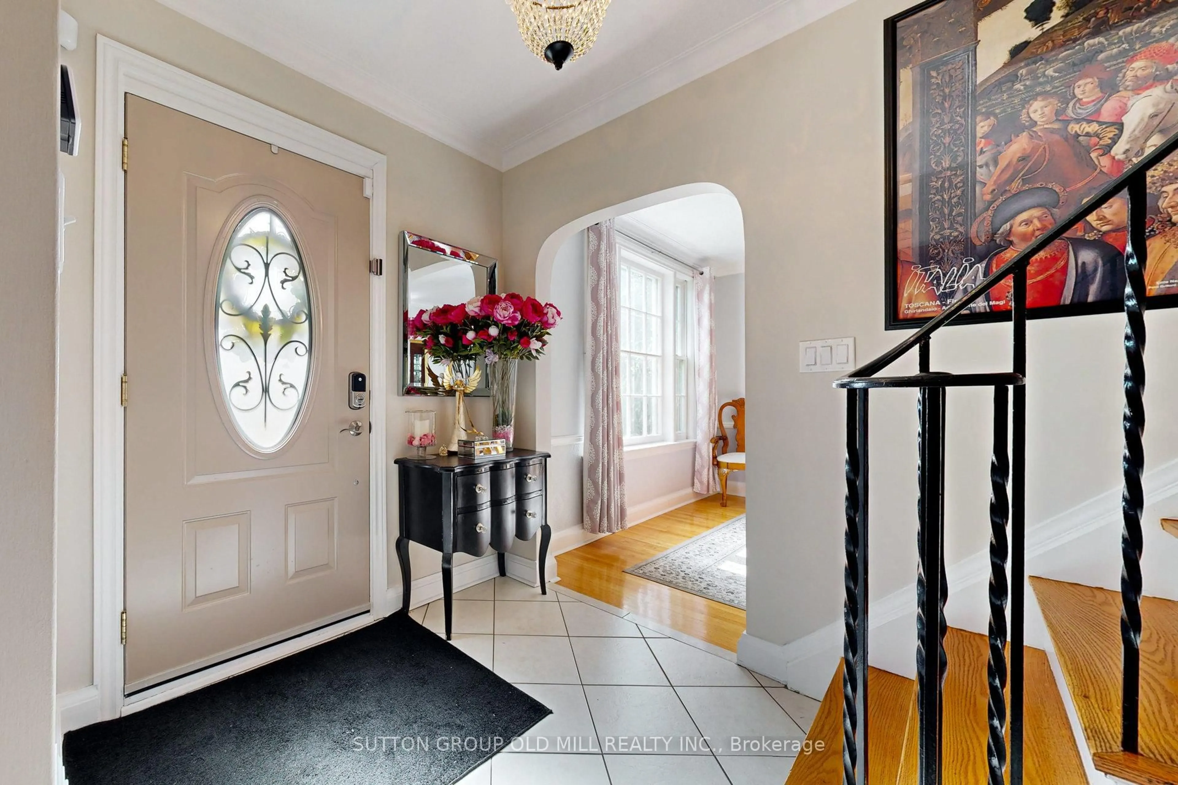 Indoor entryway for 2 Bywood Dr, Toronto Ontario M9A 1L7
