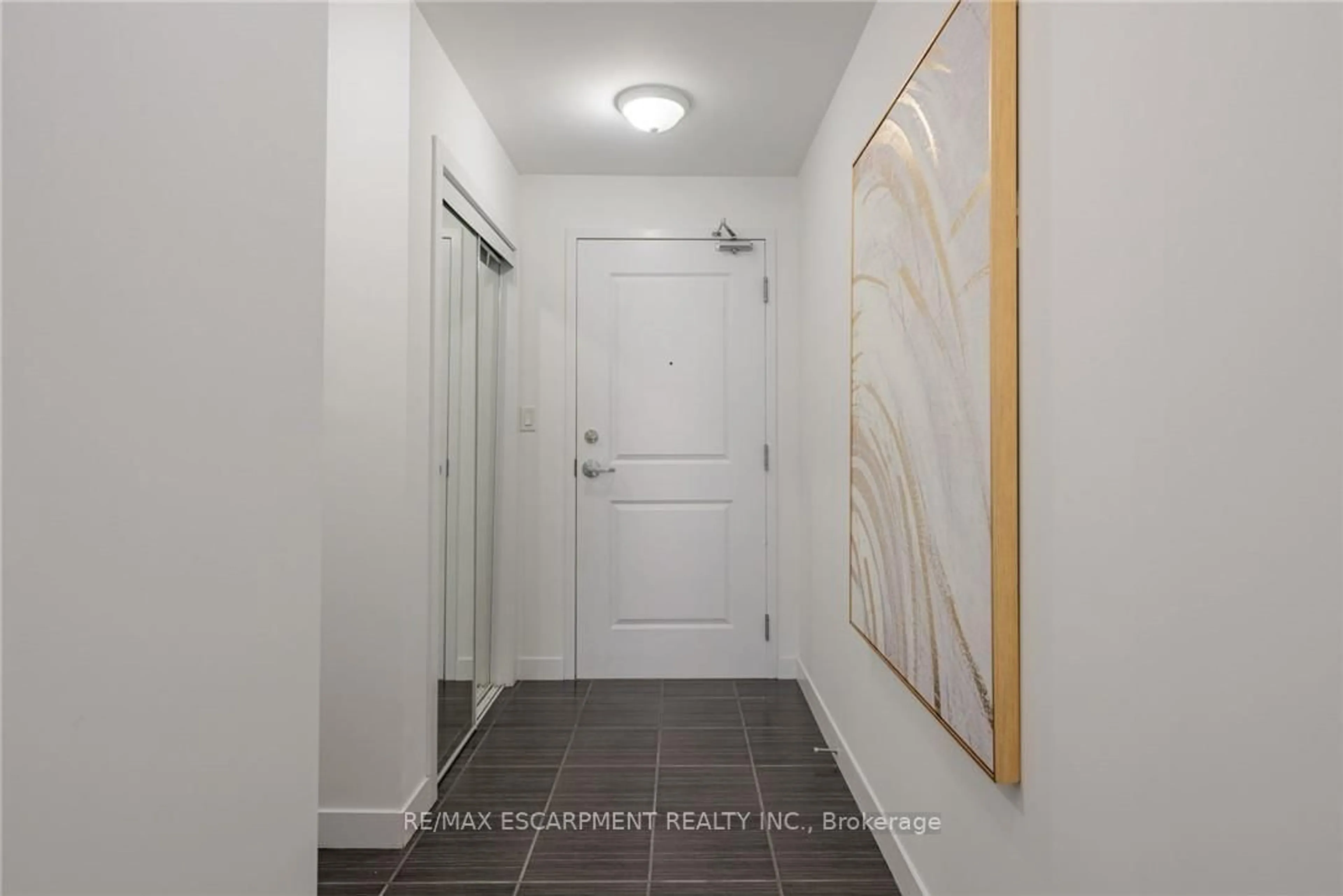 Indoor entryway for 5317 Upper Middle Rd #316, Burlington Ontario L7L 0G8