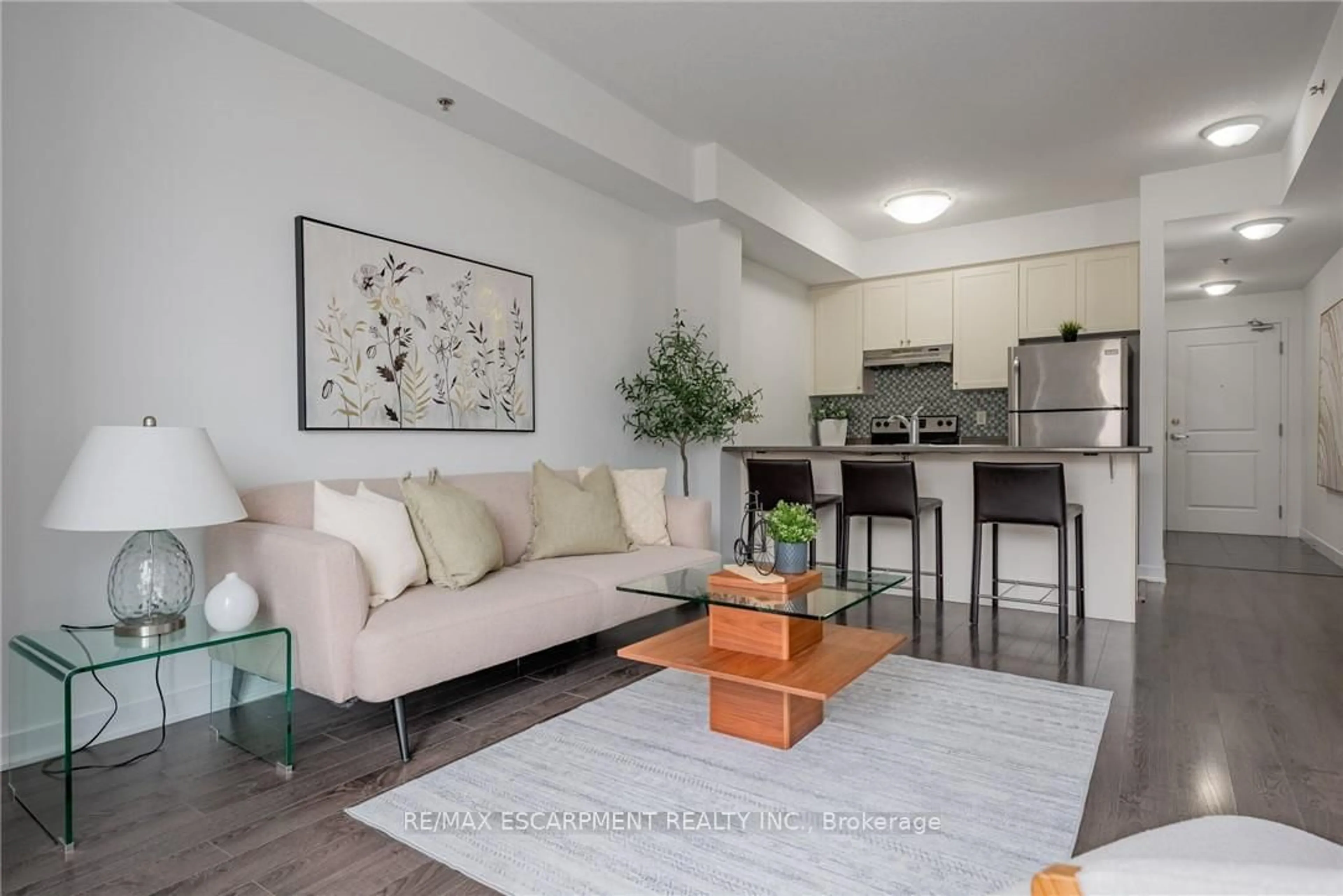 Living room with furniture, unknown for 5317 Upper Middle Rd #316, Burlington Ontario L7L 0G8