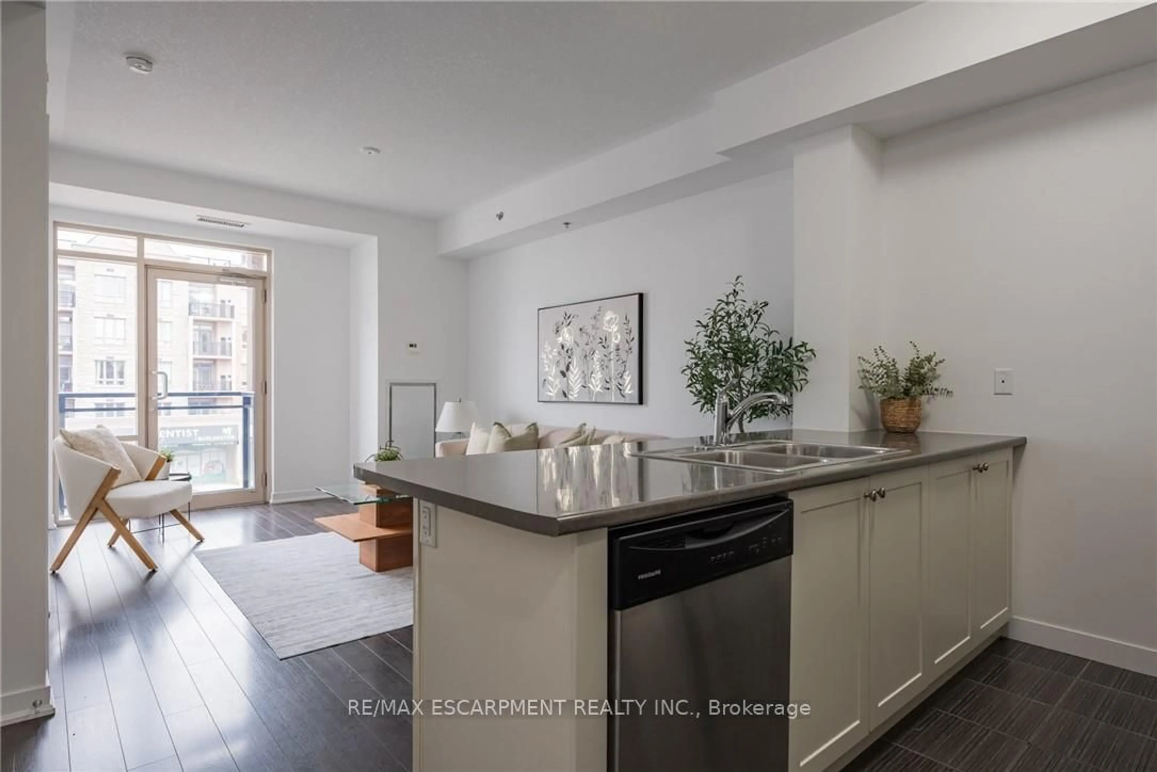 Open concept kitchen, unknown for 5317 Upper Middle Rd #316, Burlington Ontario L7L 0G8