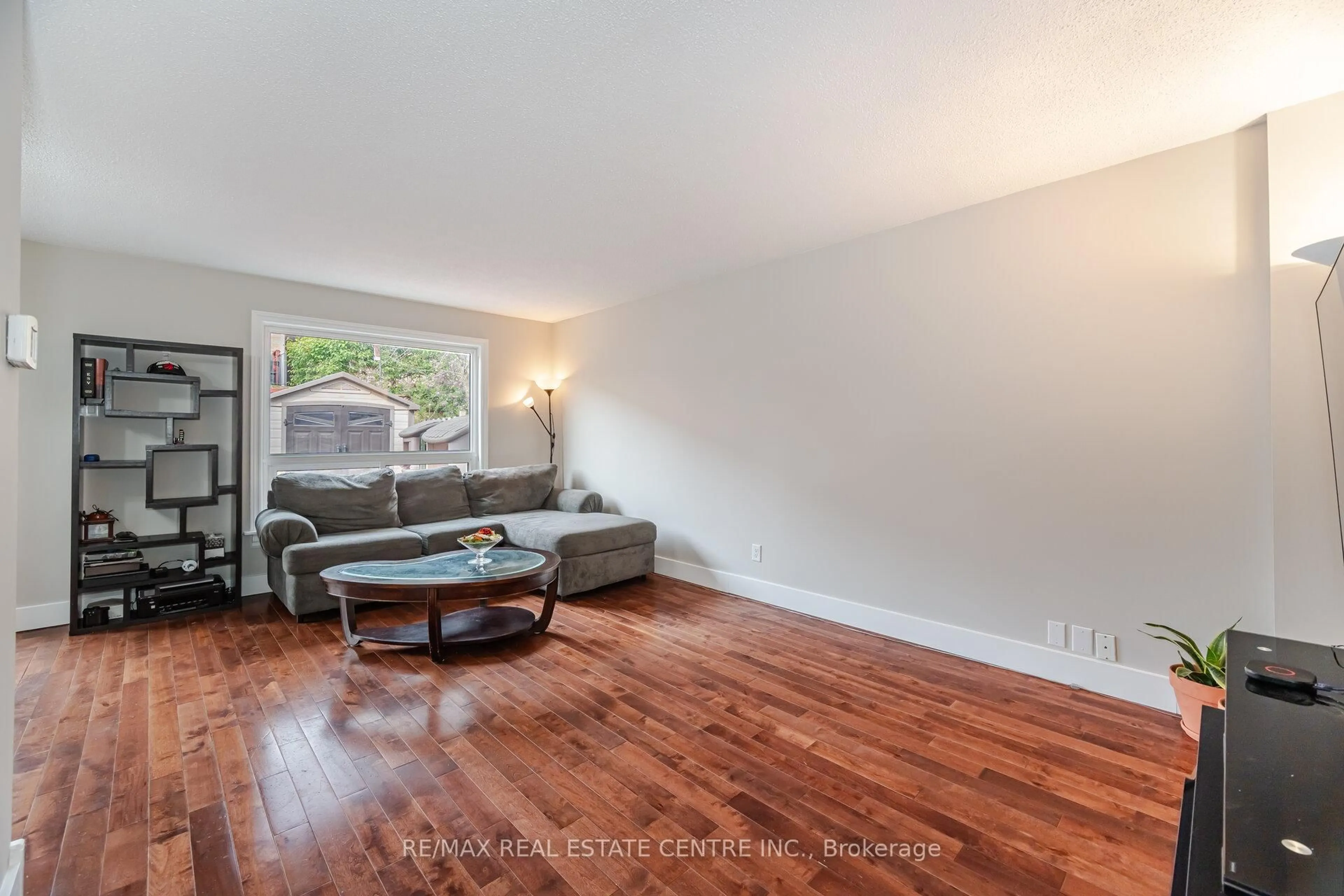 Living room with furniture, unknown for 54 Royal Palm Dr, Brampton Ontario L6Z 1P6