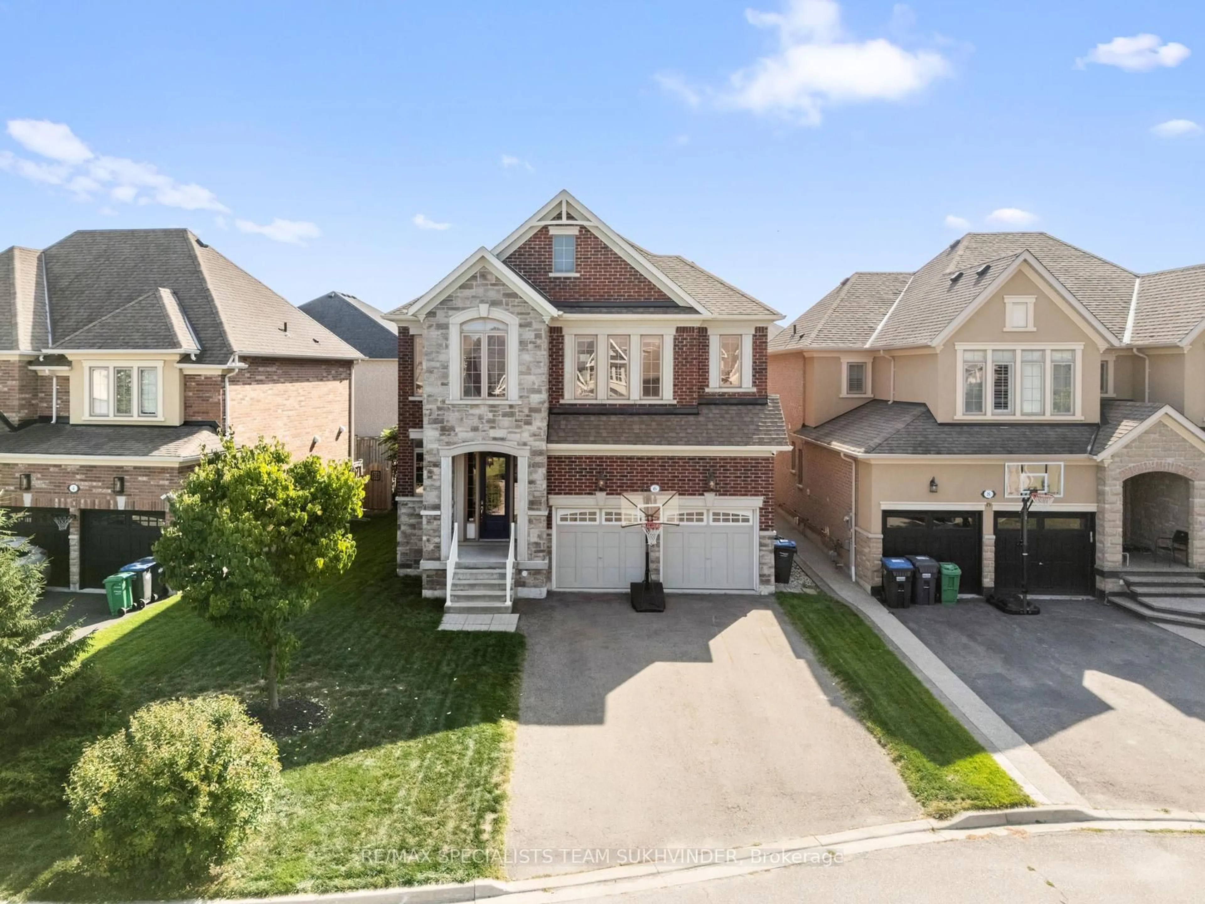 A pic from outside/outdoor area/front of a property/back of a property/a pic from drone, street for 6 Prince Michael Crt, Caledon Ontario L7C 3T1