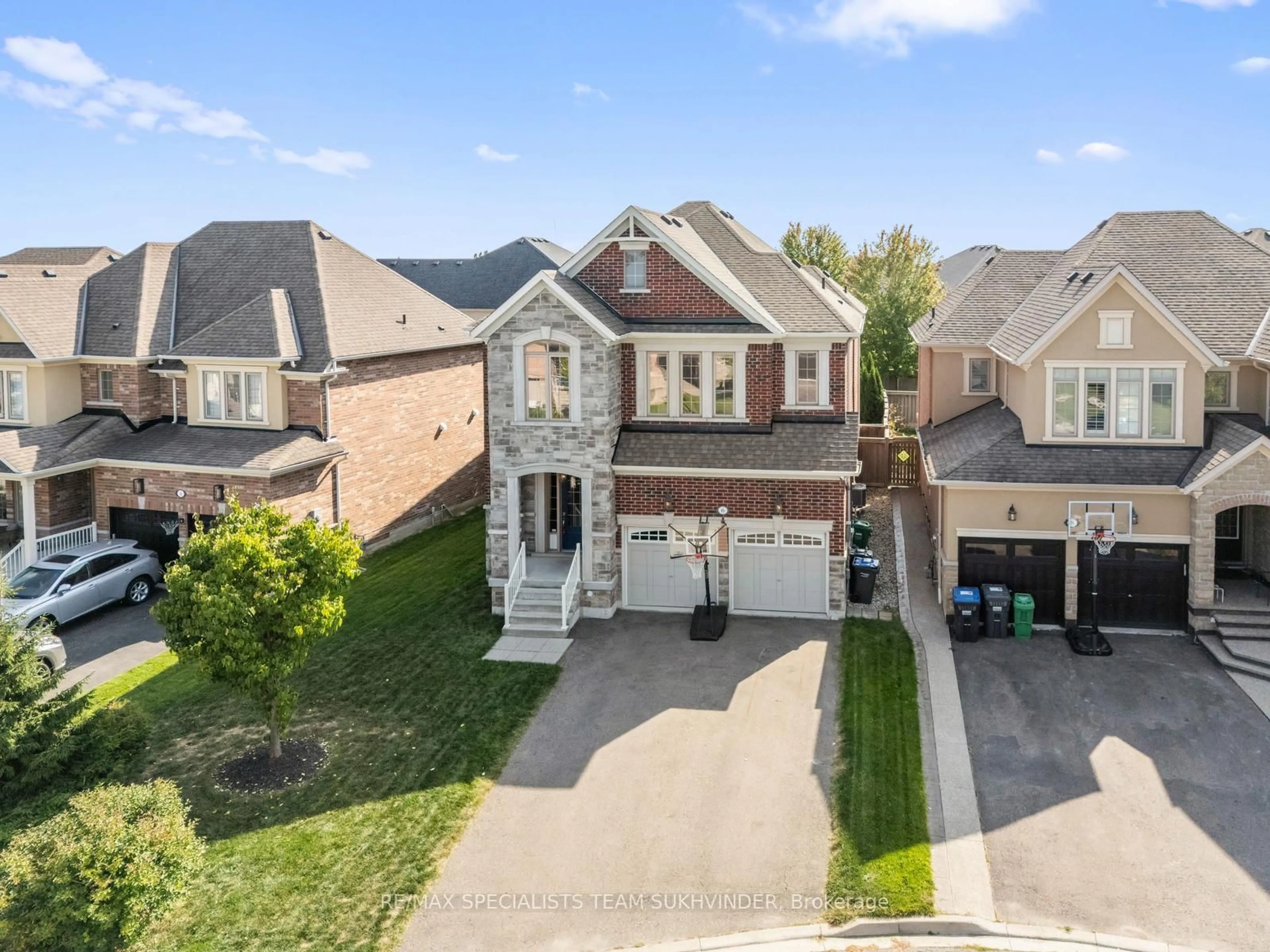 A pic from outside/outdoor area/front of a property/back of a property/a pic from drone, street for 6 Prince Michael Crt, Caledon Ontario L7C 3T1
