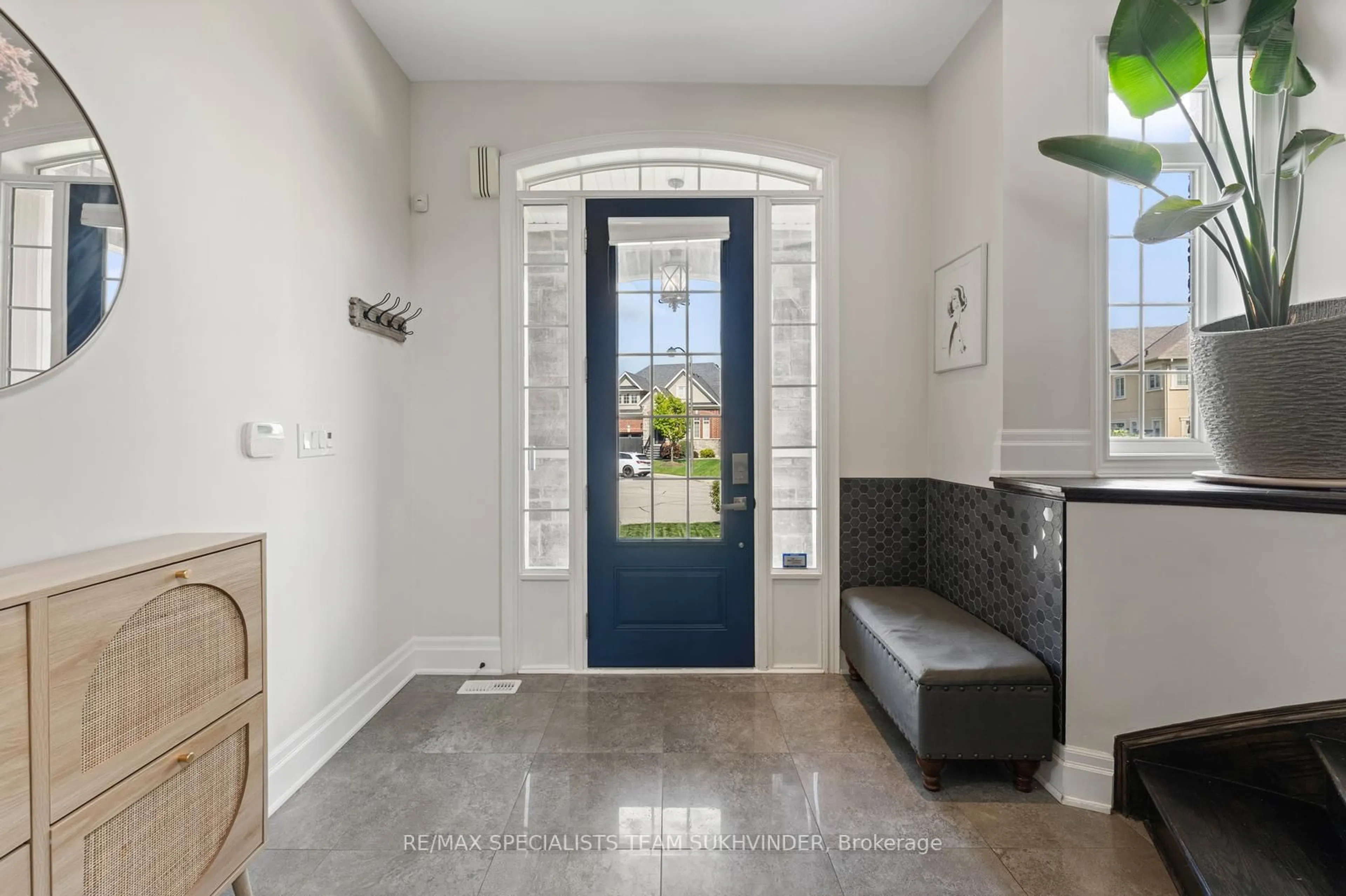 Indoor entryway for 6 Prince Michael Crt, Caledon Ontario L7C 3T1