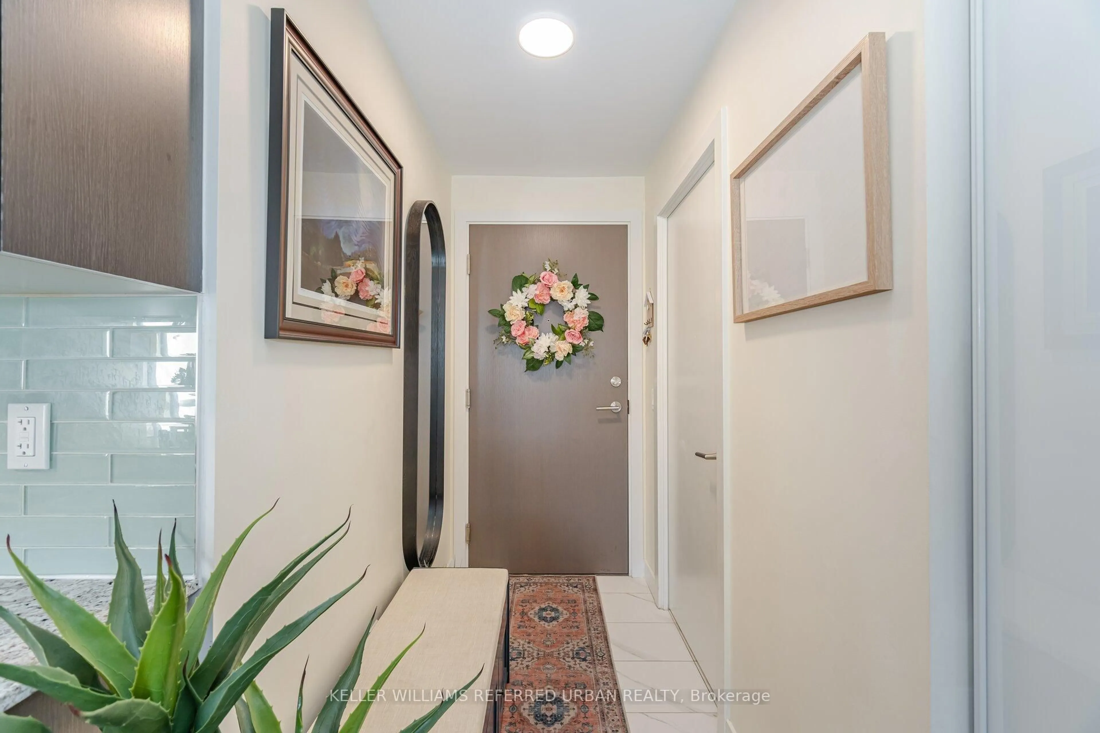 Indoor entryway for 10 Wilby Cres #1807, Toronto Ontario M9N 0B6