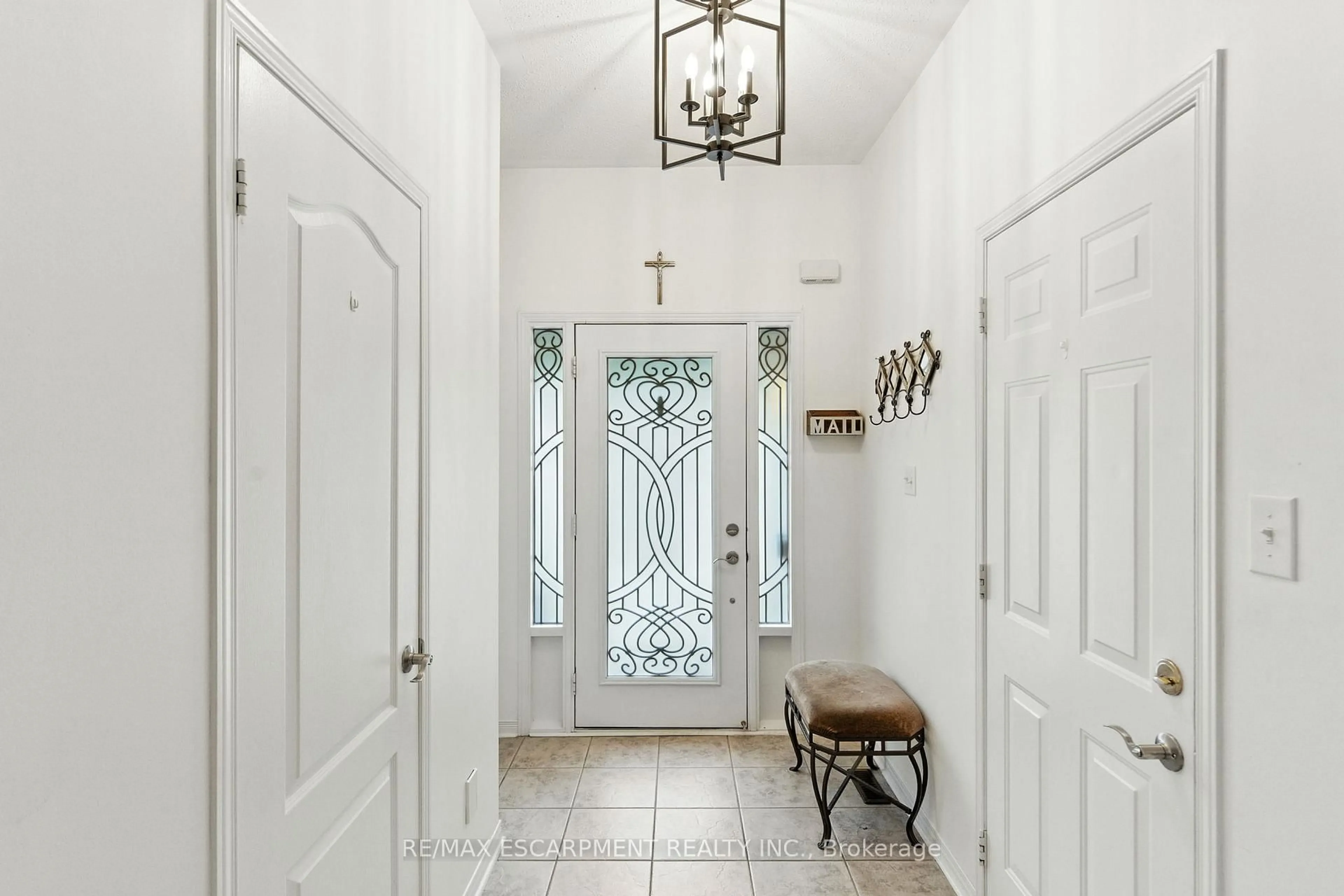 Indoor entryway for 3856 Skyview St, Mississauga Ontario L5M 8A1