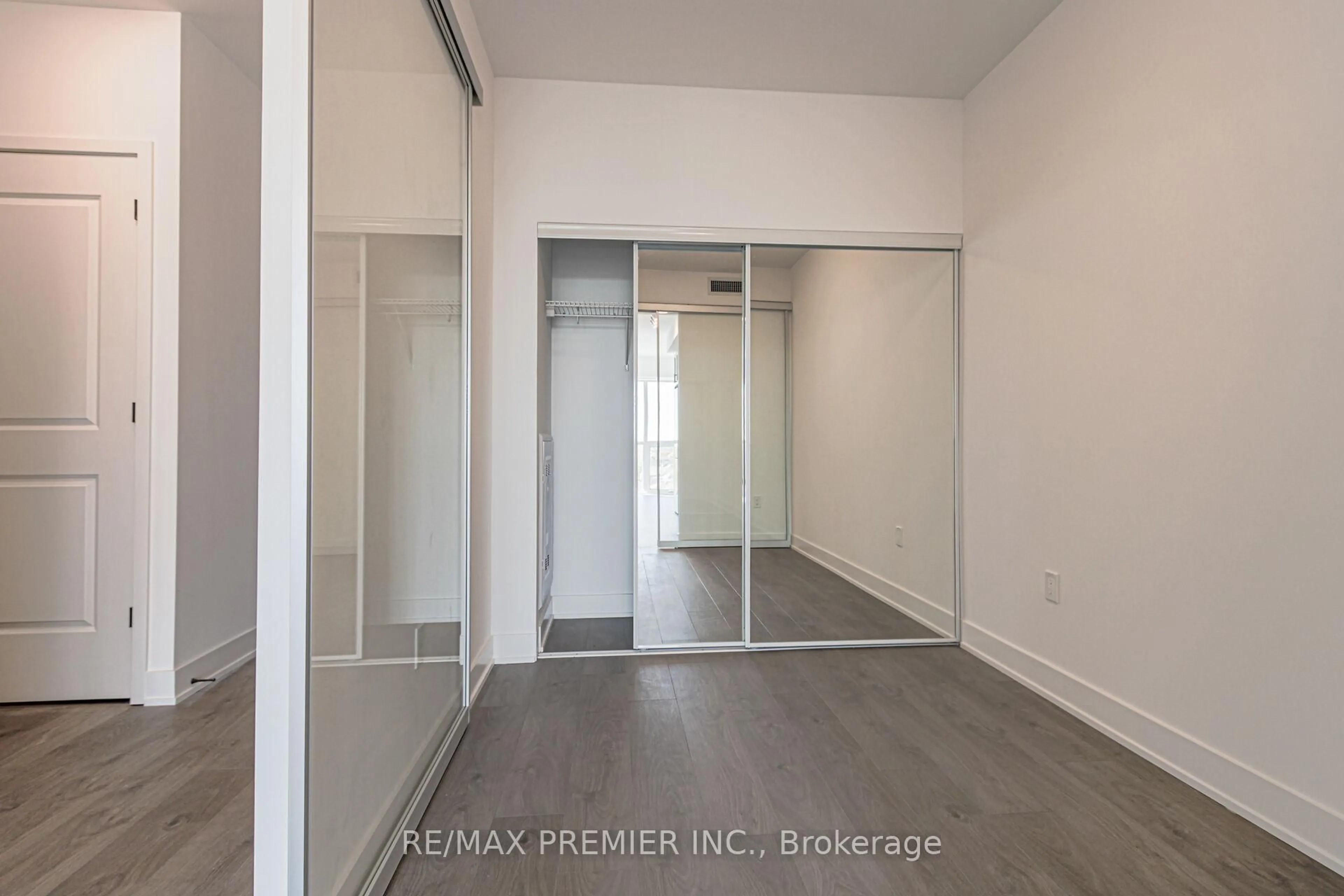 A pic of a room for 2343 Khalsa Gate #826, Oakville Ontario L6M 0X7