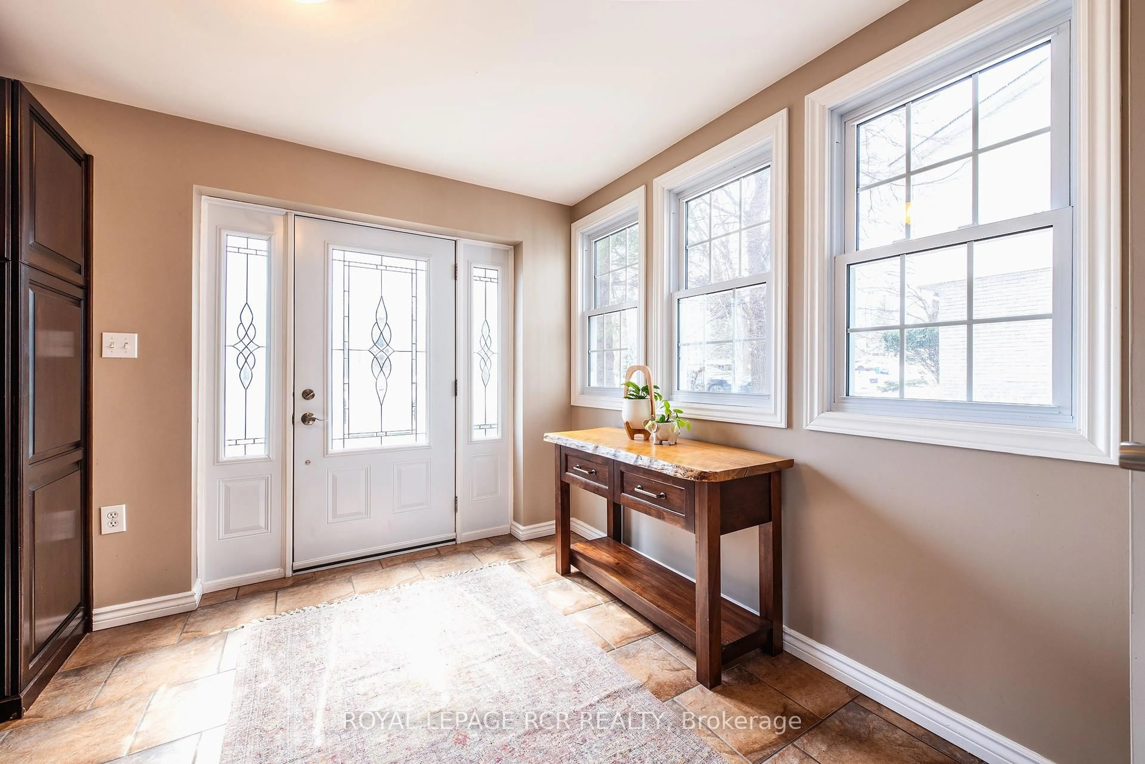Indoor entryway for 35 Elm Ave, Orangeville Ontario L9W 3G3