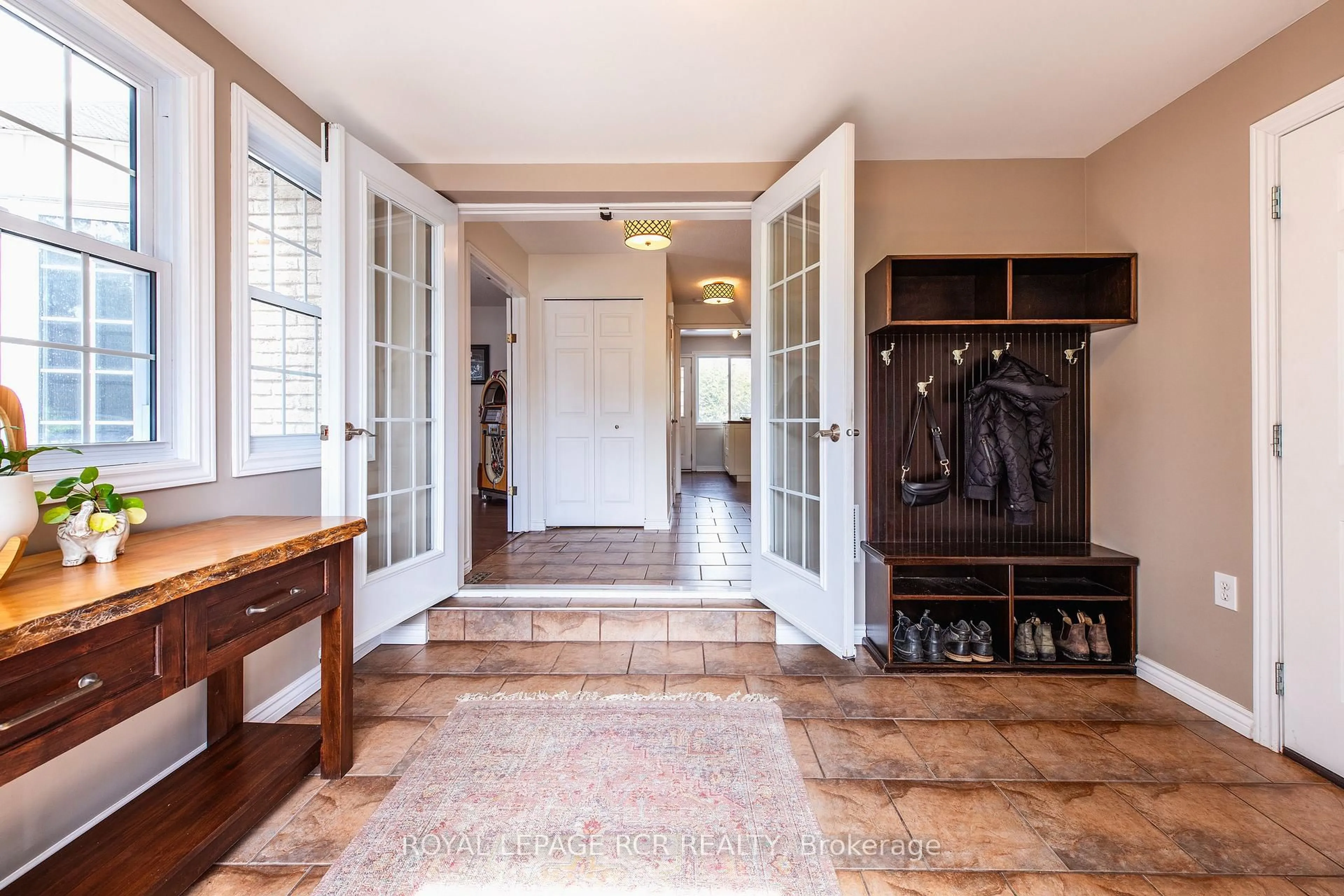 Indoor entryway for 35 Elm Ave, Orangeville Ontario L9W 3G3