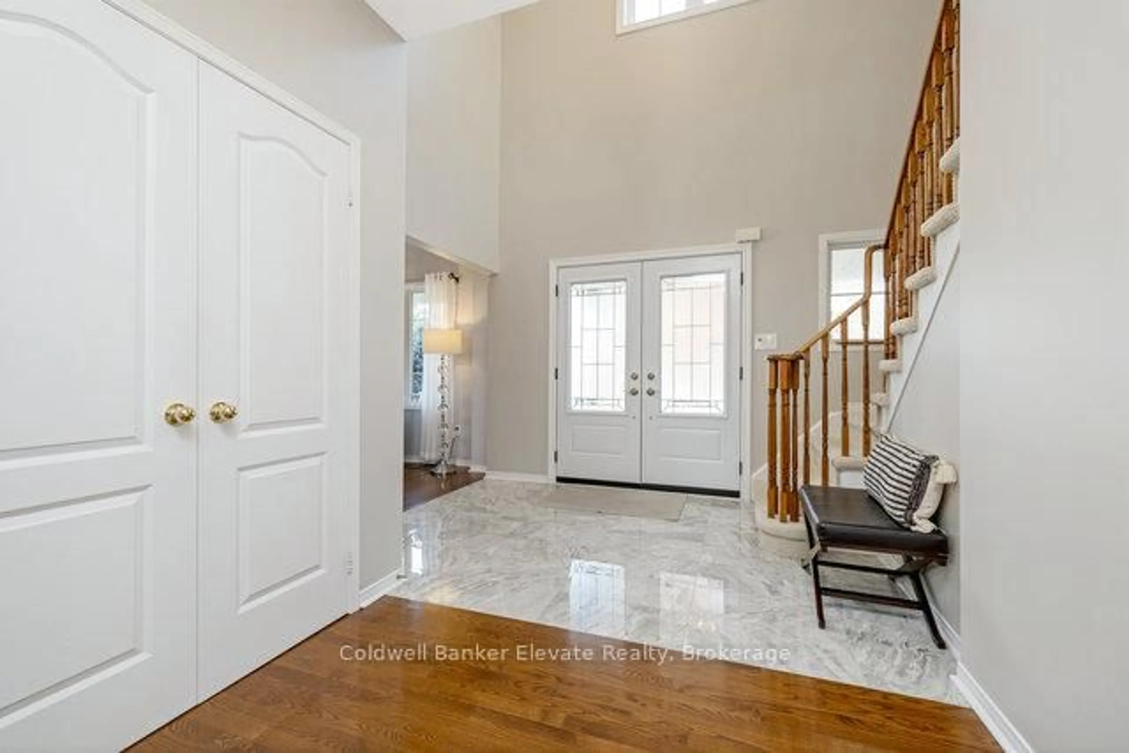 Indoor entryway for 78 Grist Mill Dr, Halton Hills Ontario L7G 6B7