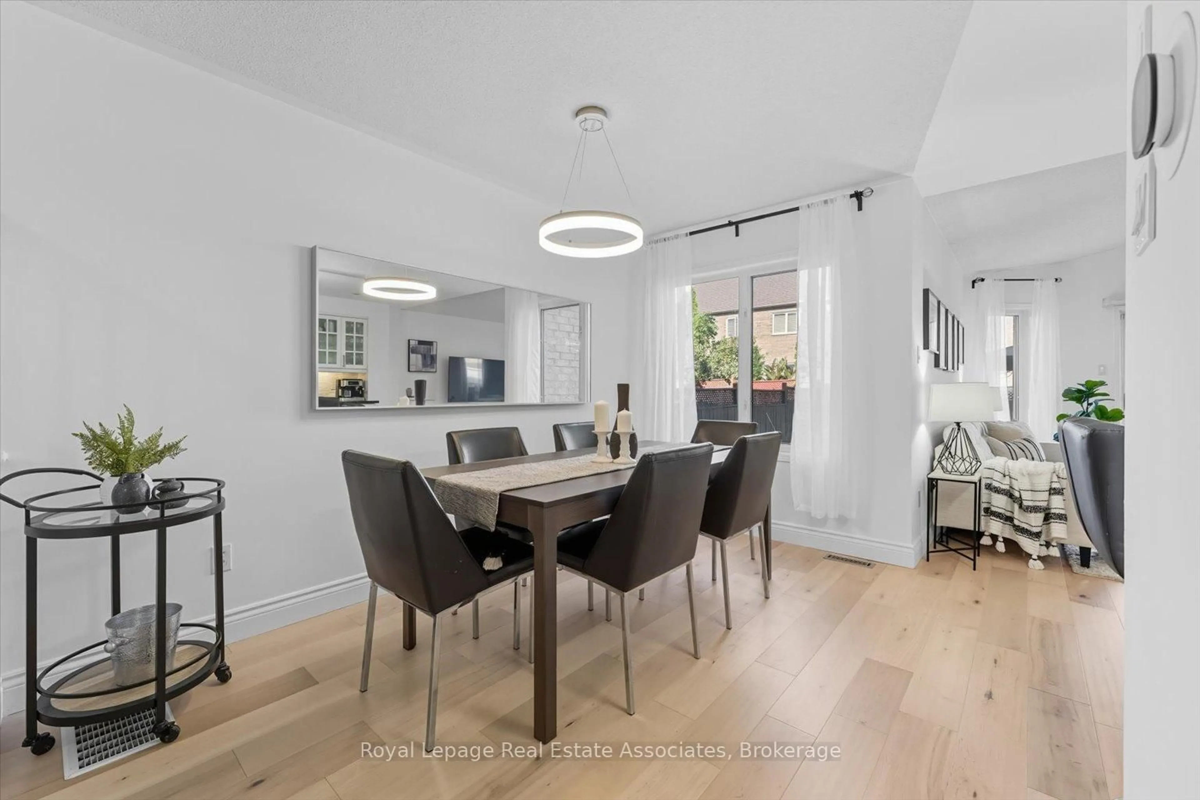 Dining room, unknown for 443 Stonetree Crt, Mississauga Ontario L5B 4H3