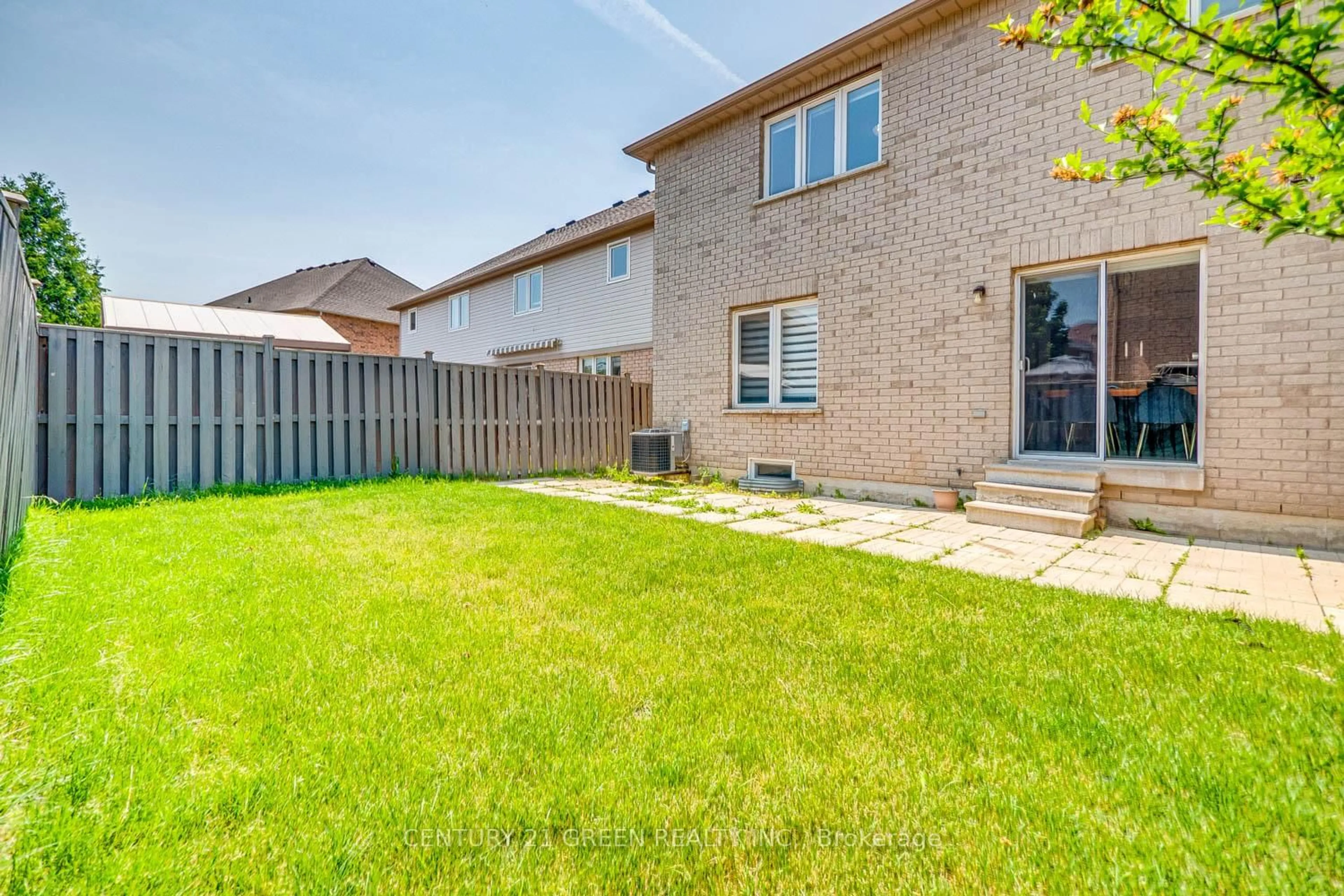 Patio, street for 255 Fasken Crt, Milton Ontario L9T 6S8