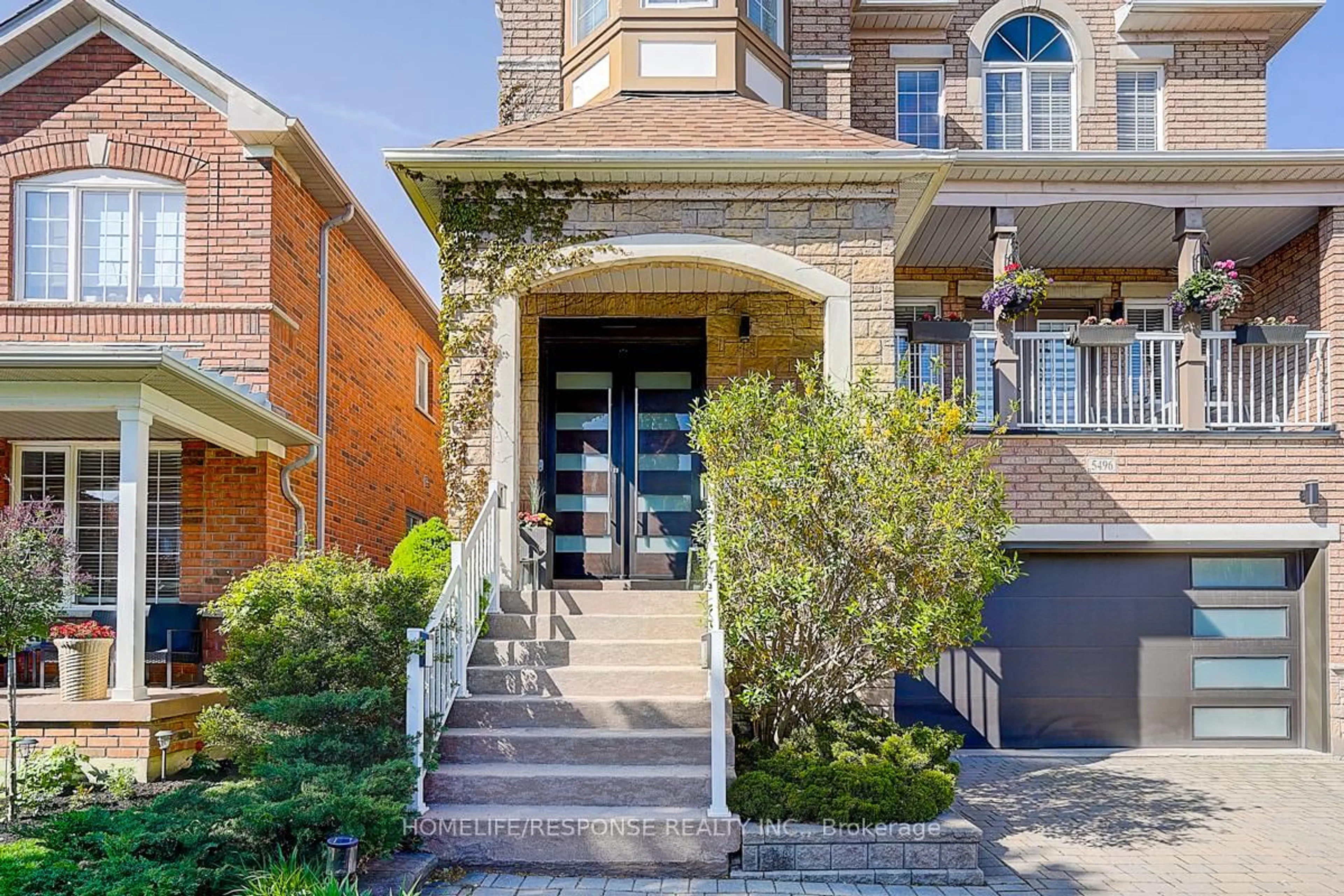 Home with brick exterior material, street for 5496 LONGFORD Dr, Mississauga Ontario L5M 6N3