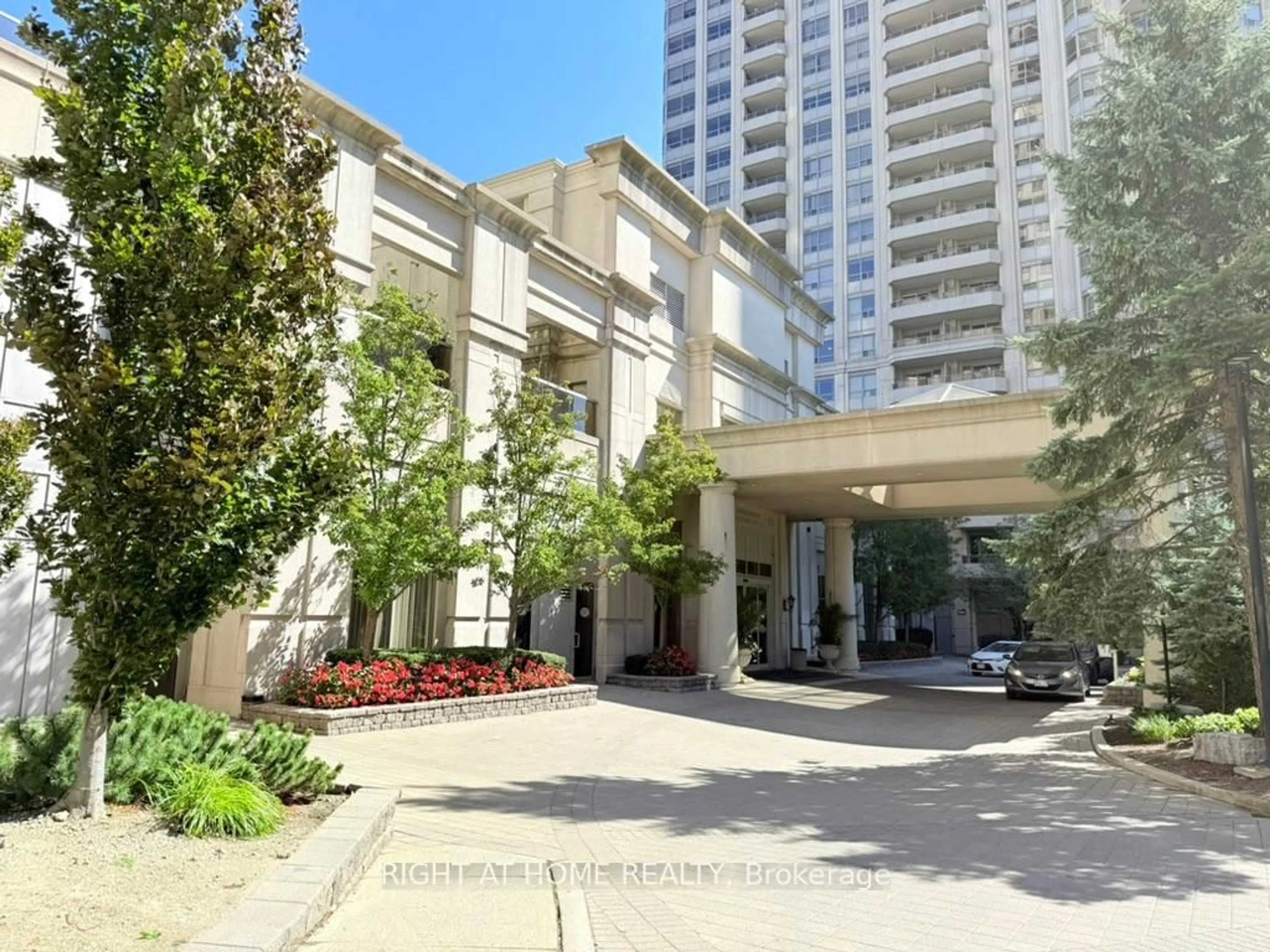 Indoor foyer for 25 Kingsbridge Garden Circ #521, Mississauga Ontario L5R 4B1