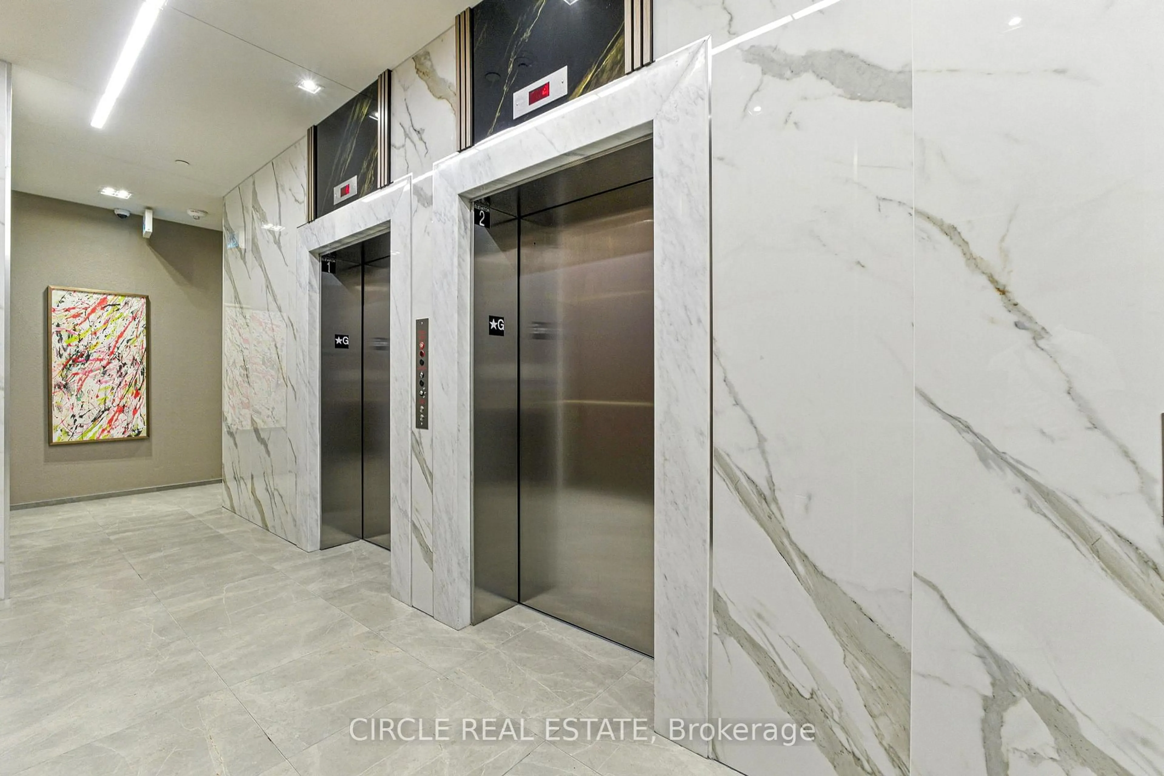 Indoor foyer for 4055 Parkside Village Dr #LPH 04, Mississauga Ontario L5B 0K2