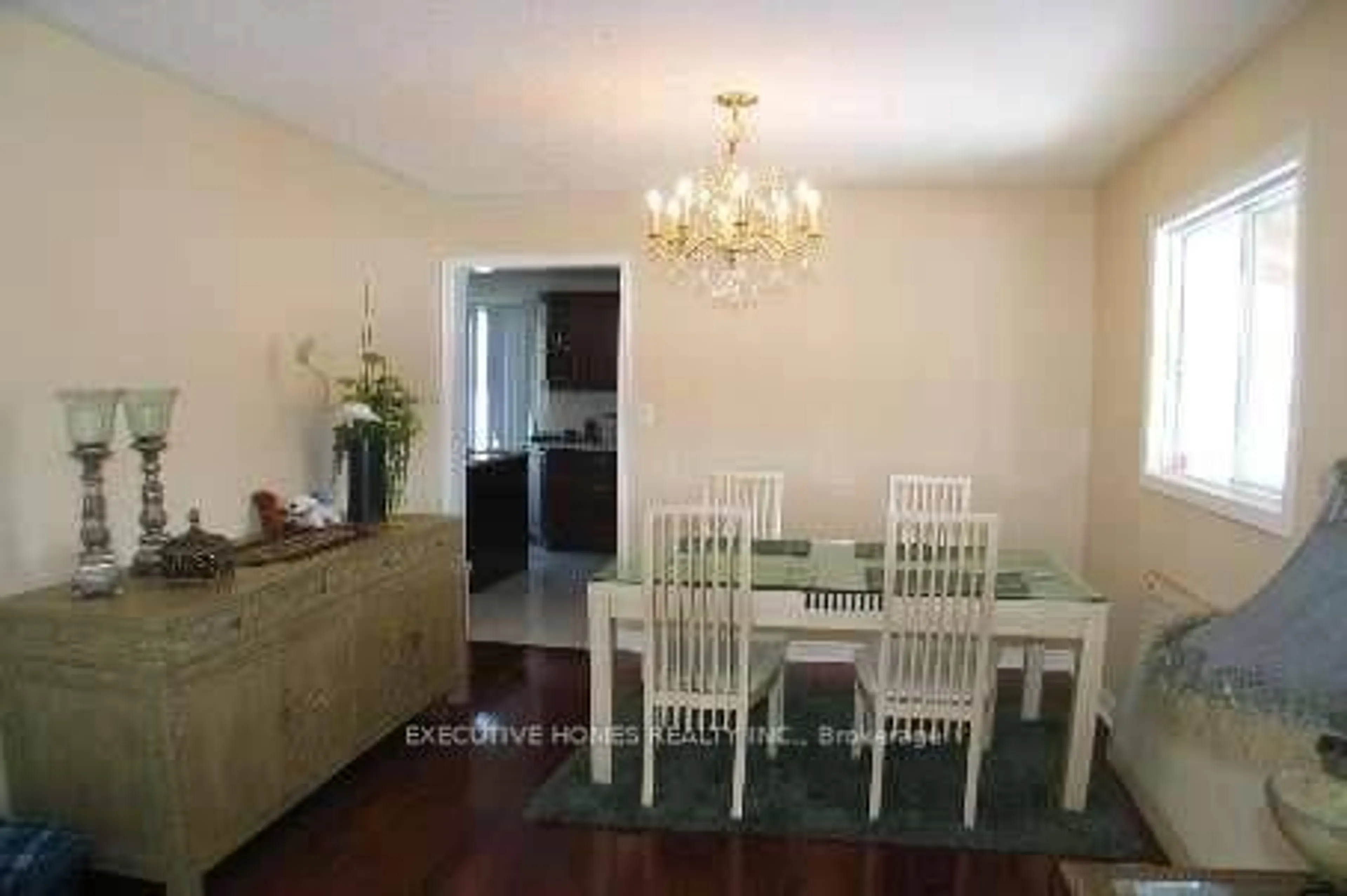 Dining room, wood/laminate floor for 202 Wildwood Tr, Mississauga Ontario L4Z 3S5
