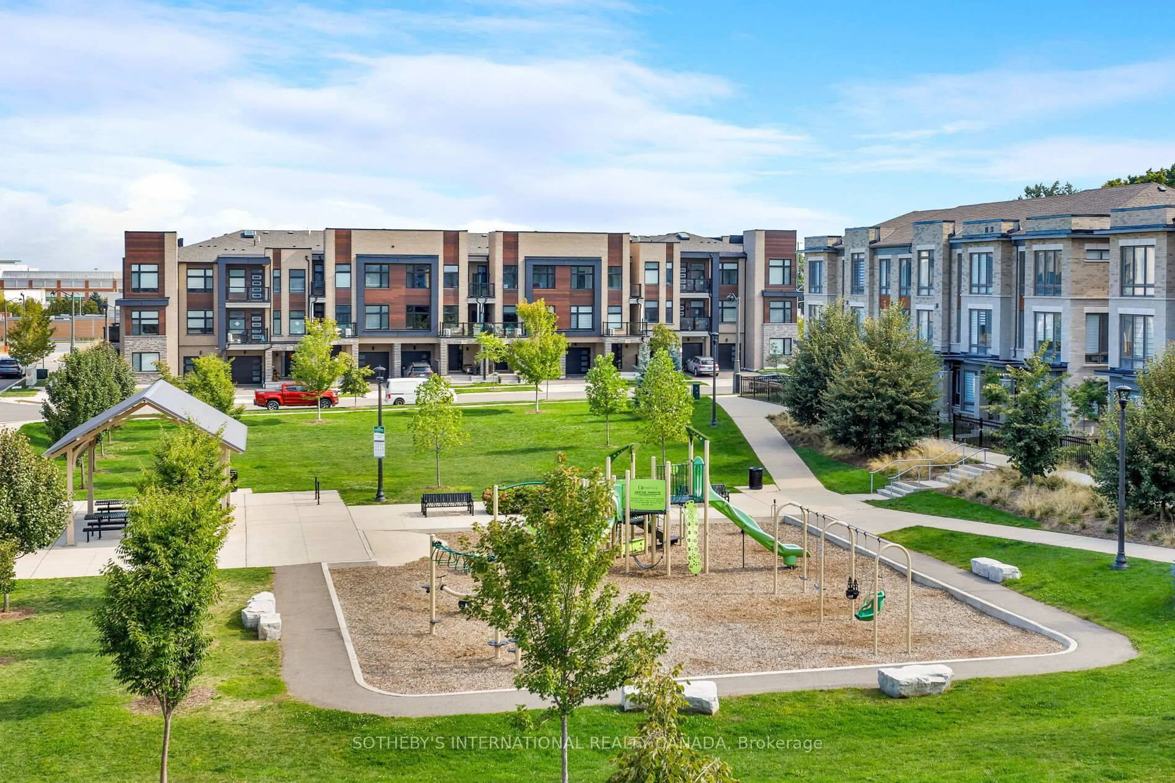 A pic from outside/outdoor area/front of a property/back of a property/a pic from drone, unknown for 2544 Littlefield Cres, Oakville Ontario L6M 5L8