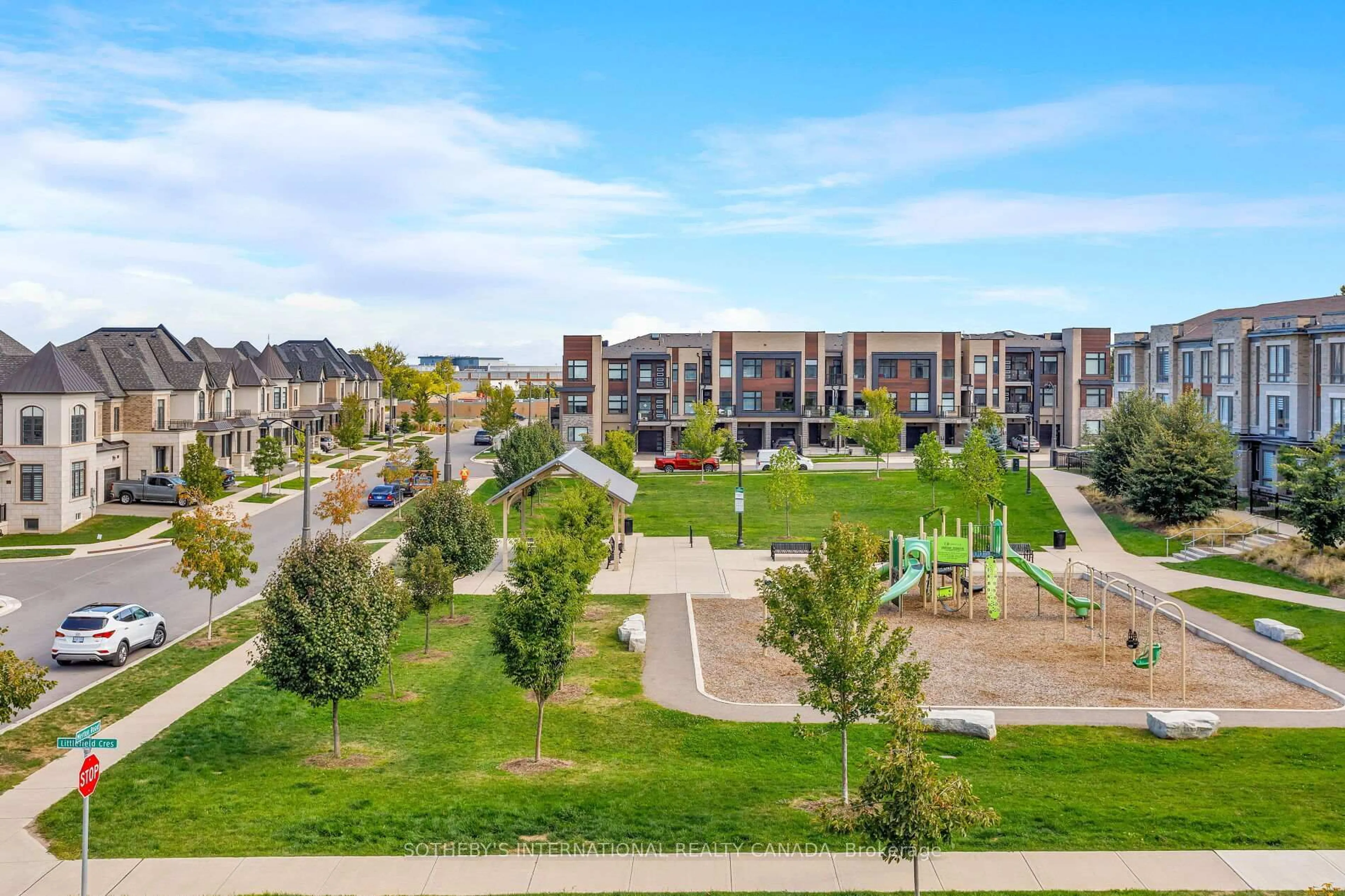 A pic from outside/outdoor area/front of a property/back of a property/a pic from drone, unknown for 2544 Littlefield Cres, Oakville Ontario L6M 5L8