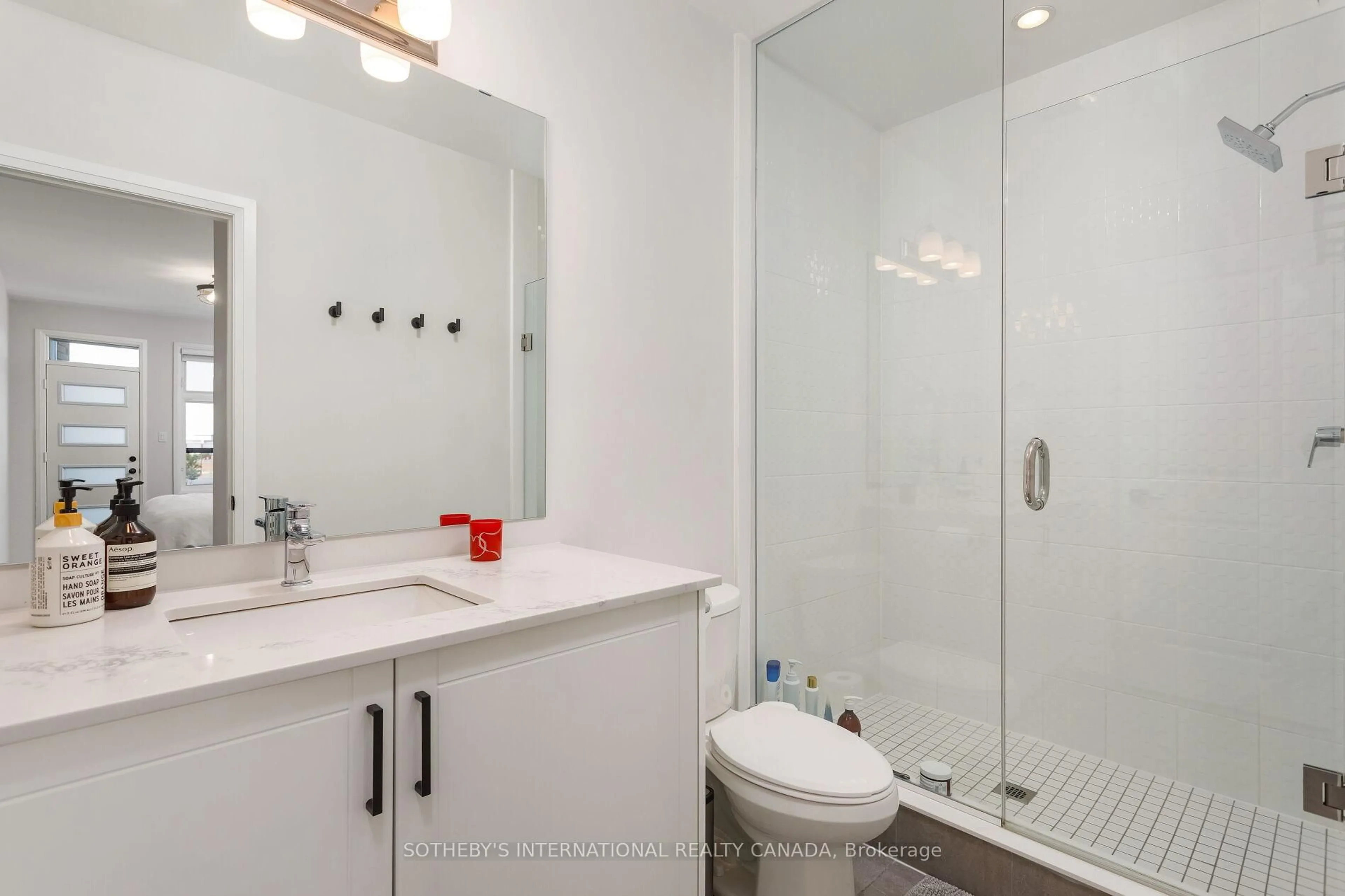 Standard bathroom, ceramic/tile floor for 2544 Littlefield Cres, Oakville Ontario L6M 5L8