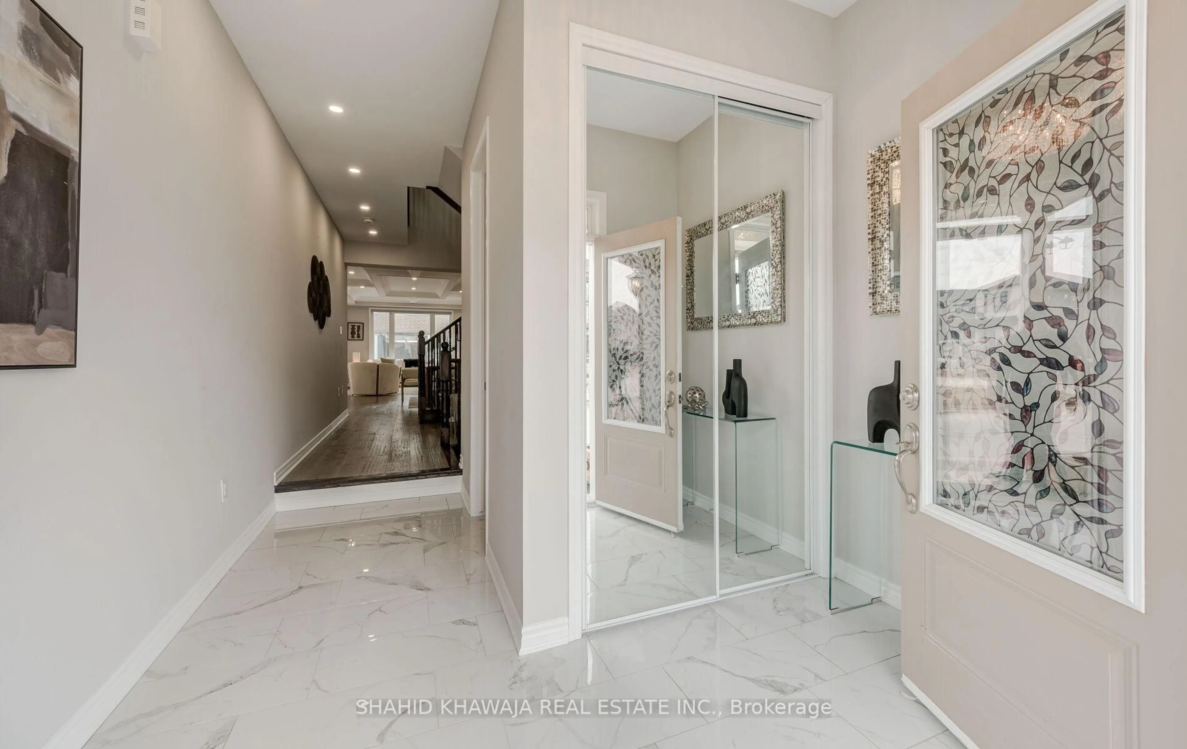 Indoor entryway for 1407 Buckthorn Gdns, Milton Ontario L9E 1P9