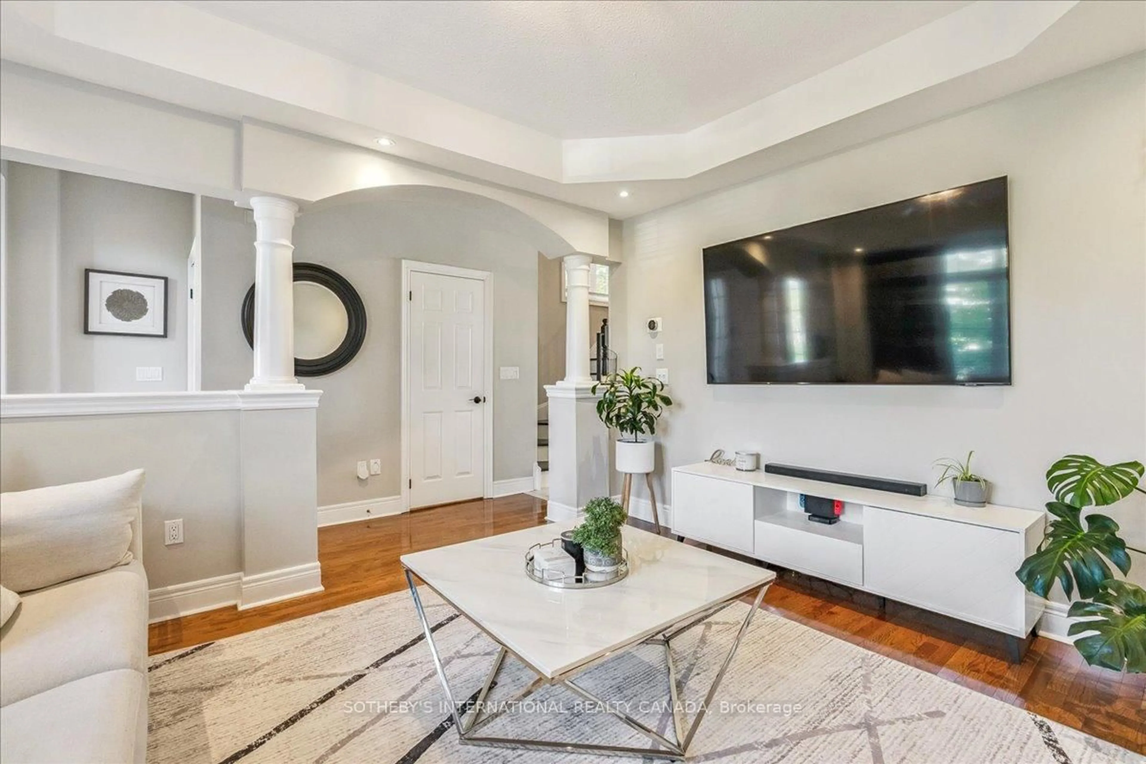 Living room with furniture, unknown for 3362 Eglinton Ave, Mississauga Ontario L5M 7P2