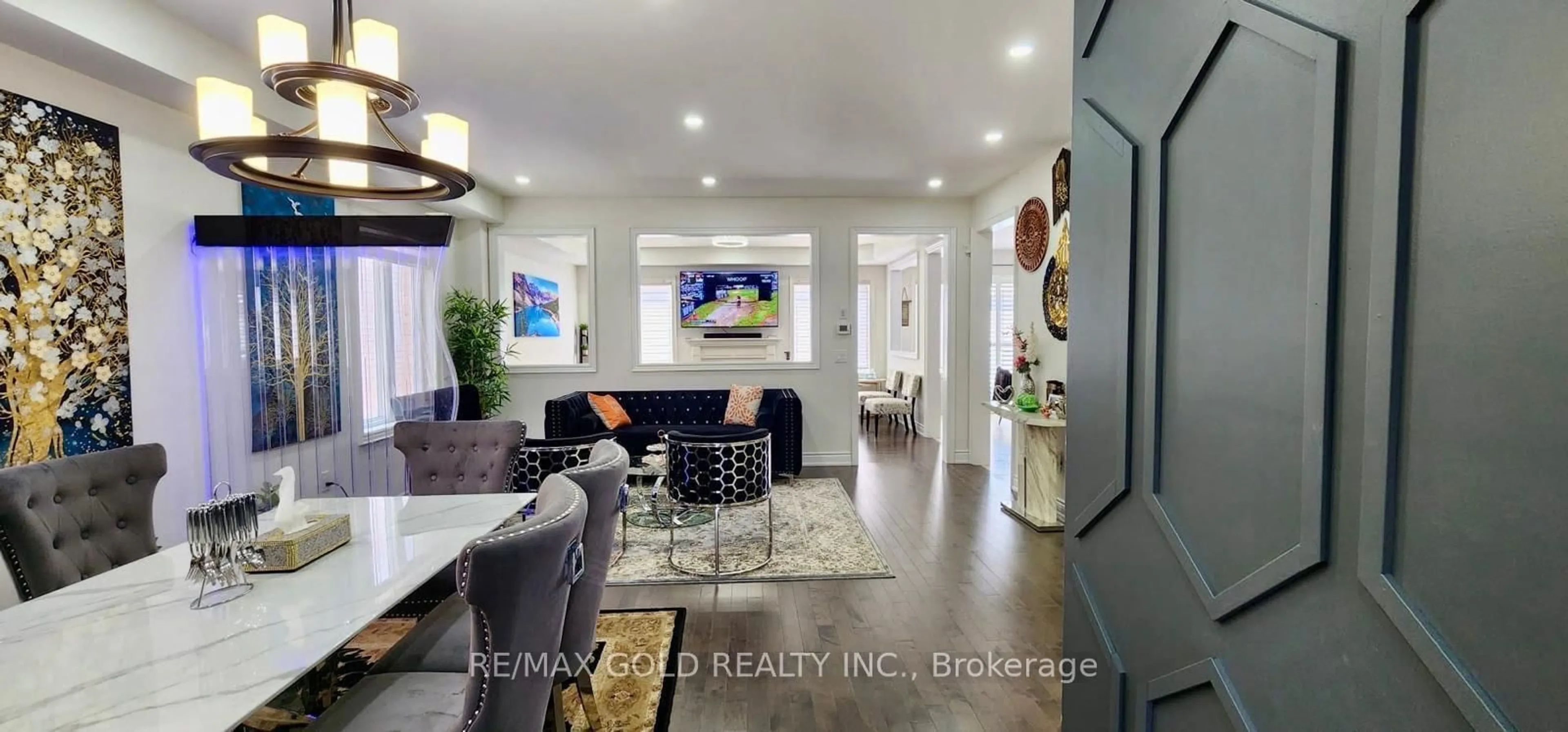 Indoor entryway for 298 Etheridge Ave, Milton Ontario L9E 1H7