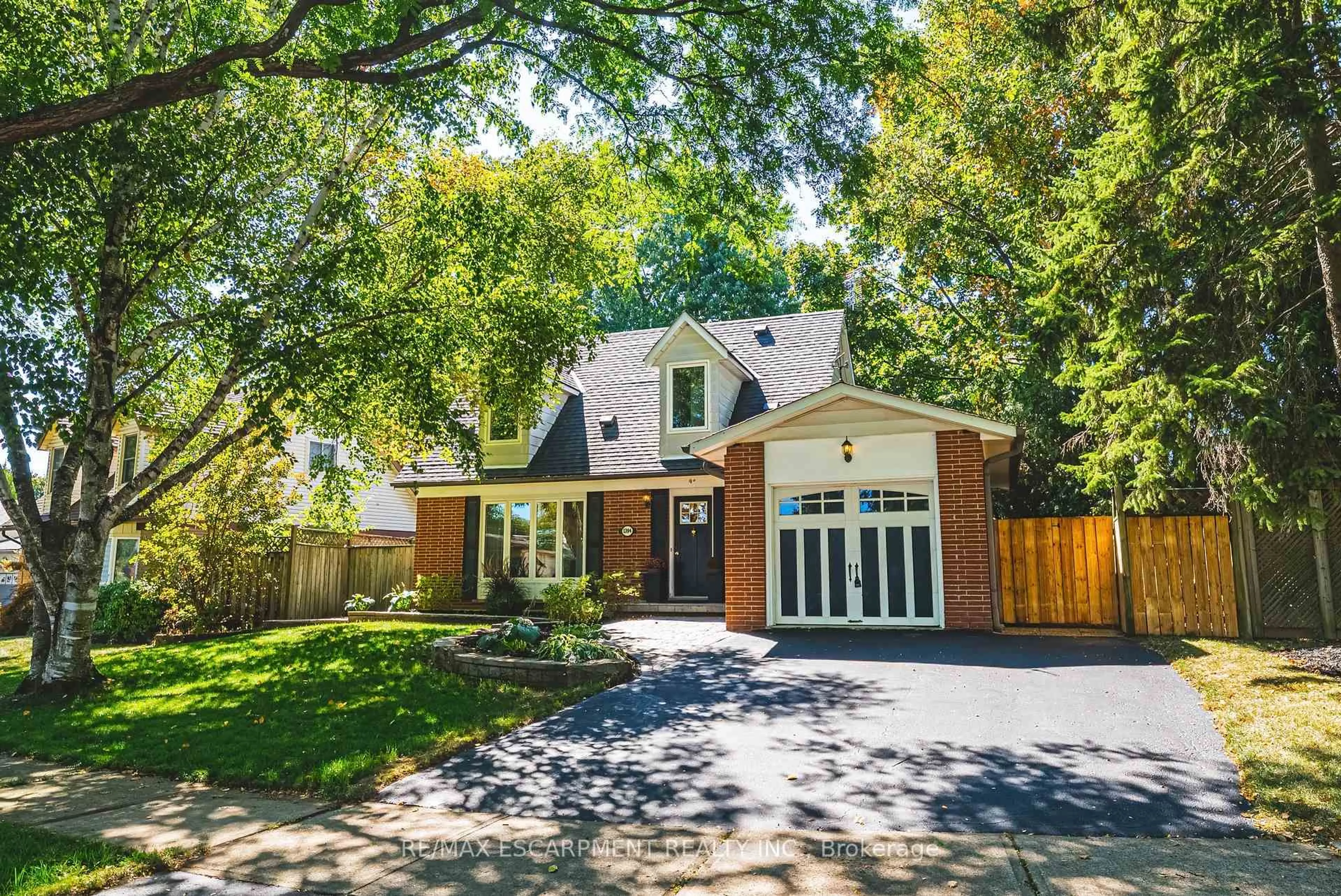Home with brick exterior material, street for 1394 Ian Rd, Burlington Ontario L7P 1L7
