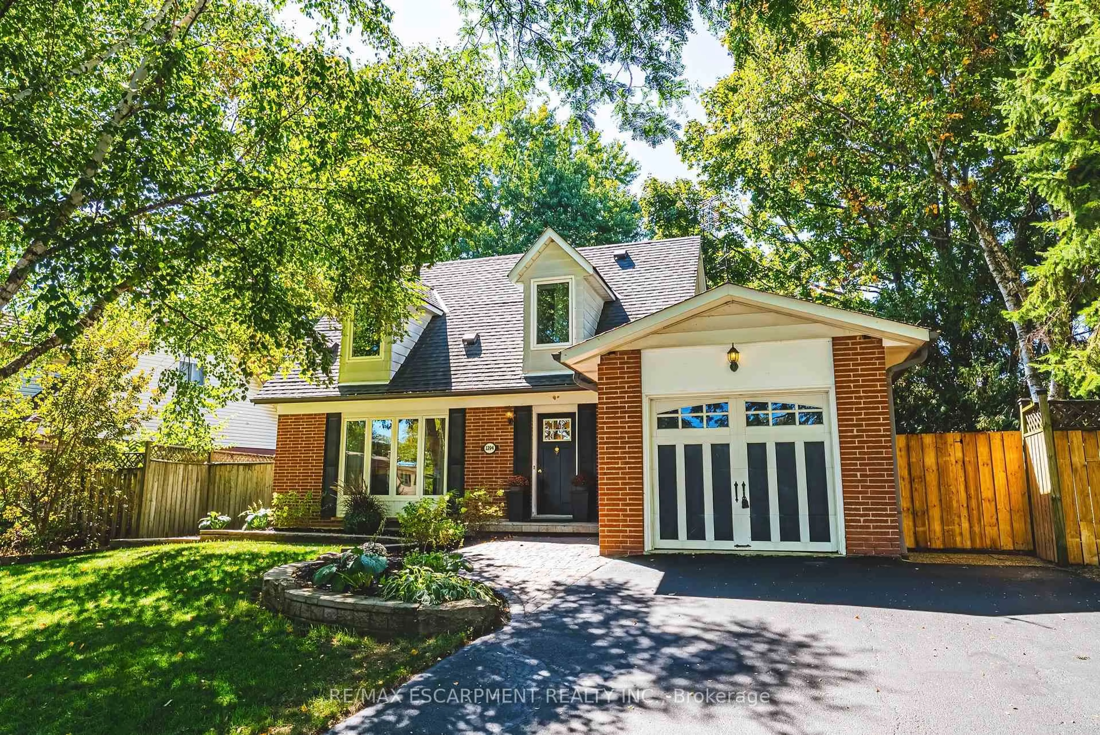 Home with brick exterior material, street for 1394 Ian Rd, Burlington Ontario L7P 1L7