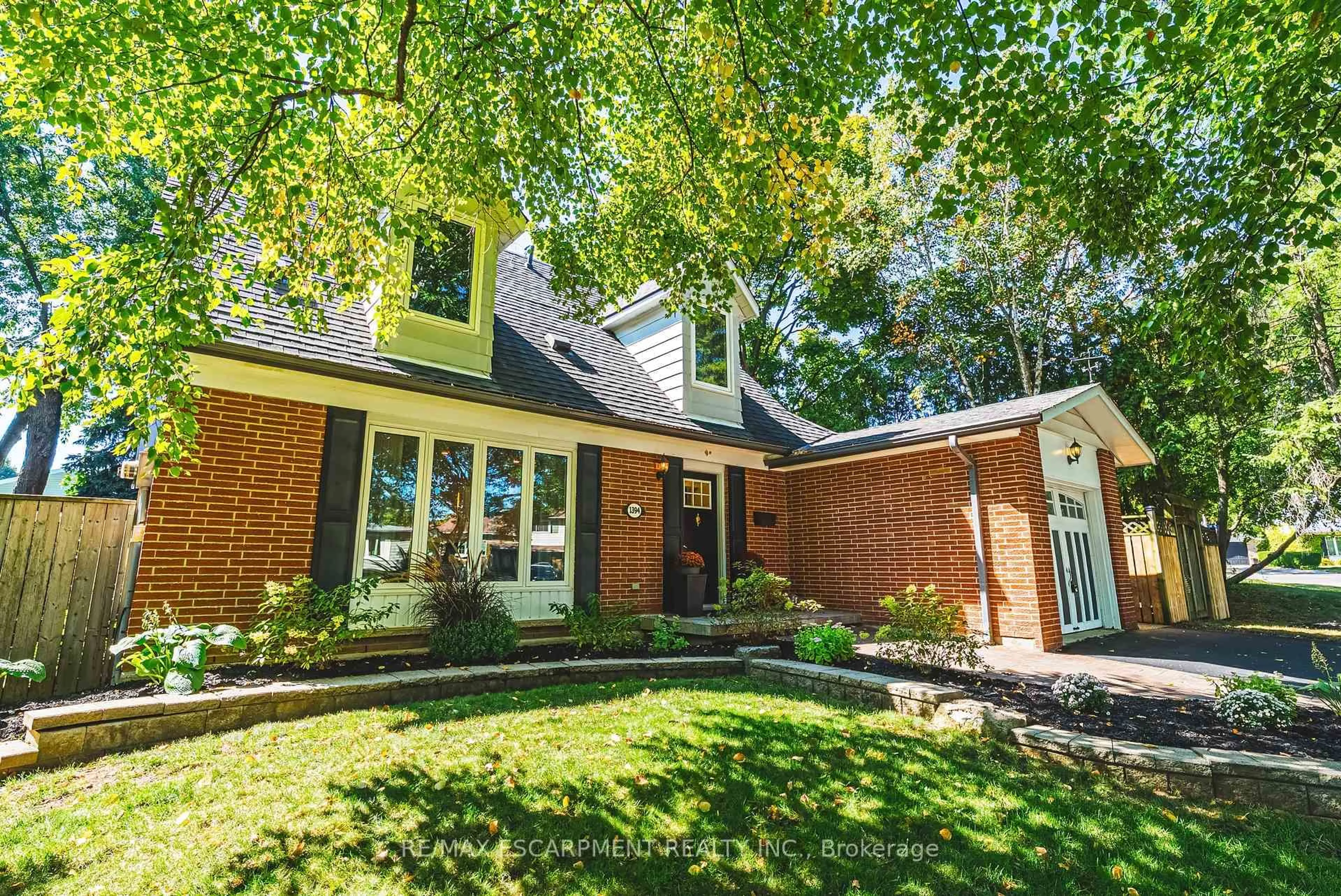 Home with brick exterior material, street for 1394 Ian Rd, Burlington Ontario L7P 1L7